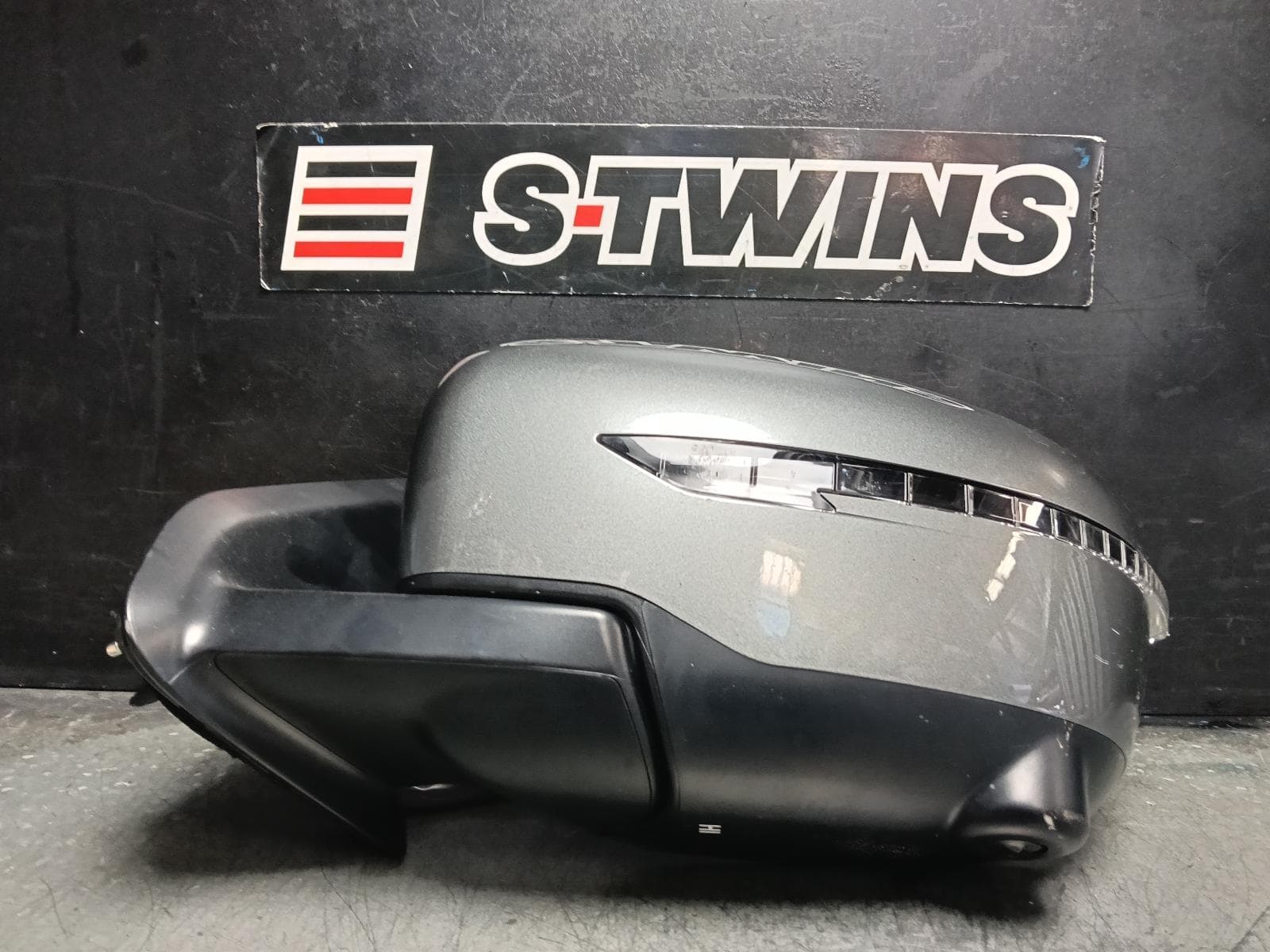 Used auto part listing image: 2024 NISSAN NAVARA LEFT DOOR MIRROR NP300, POWER FOLD, COLOUR CODED TYPE, 12/20-12/25 0000408201