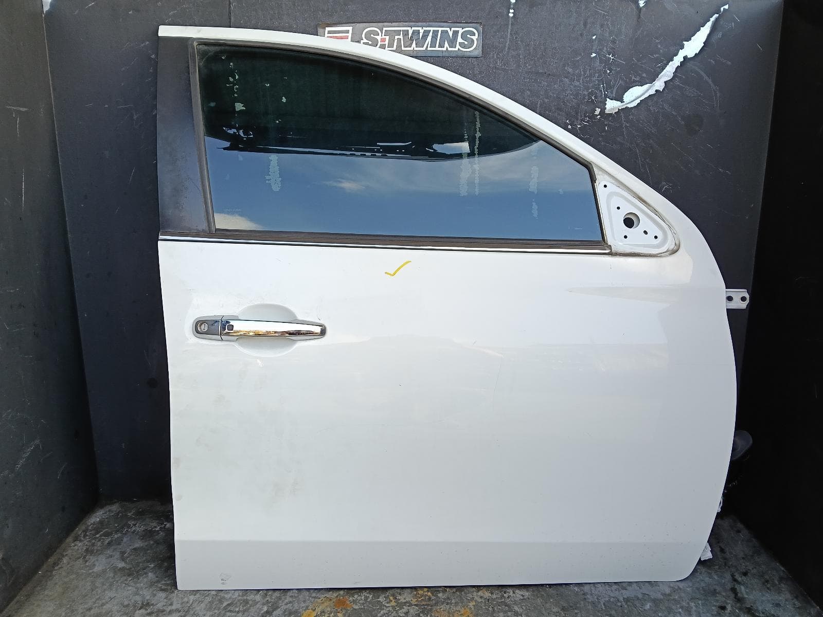 Used auto part listing image: 2021 MITSUBISHI PAJERO RIGHT FRONT DOOR PAJERO SPORT, QE-QG, 10/15- 0000408902