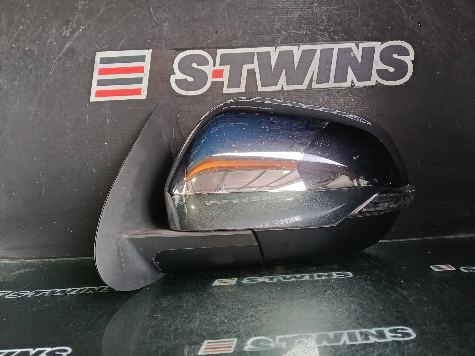 Used auto part listing image: 2021 MITSUBISHI PAJERO LEFT DOOR MIRROR PAJERO SPORT, QE-QG, W/ CAMERA, NON BLIND SPOT TYPE, CHROME, 10/15- 0000409120