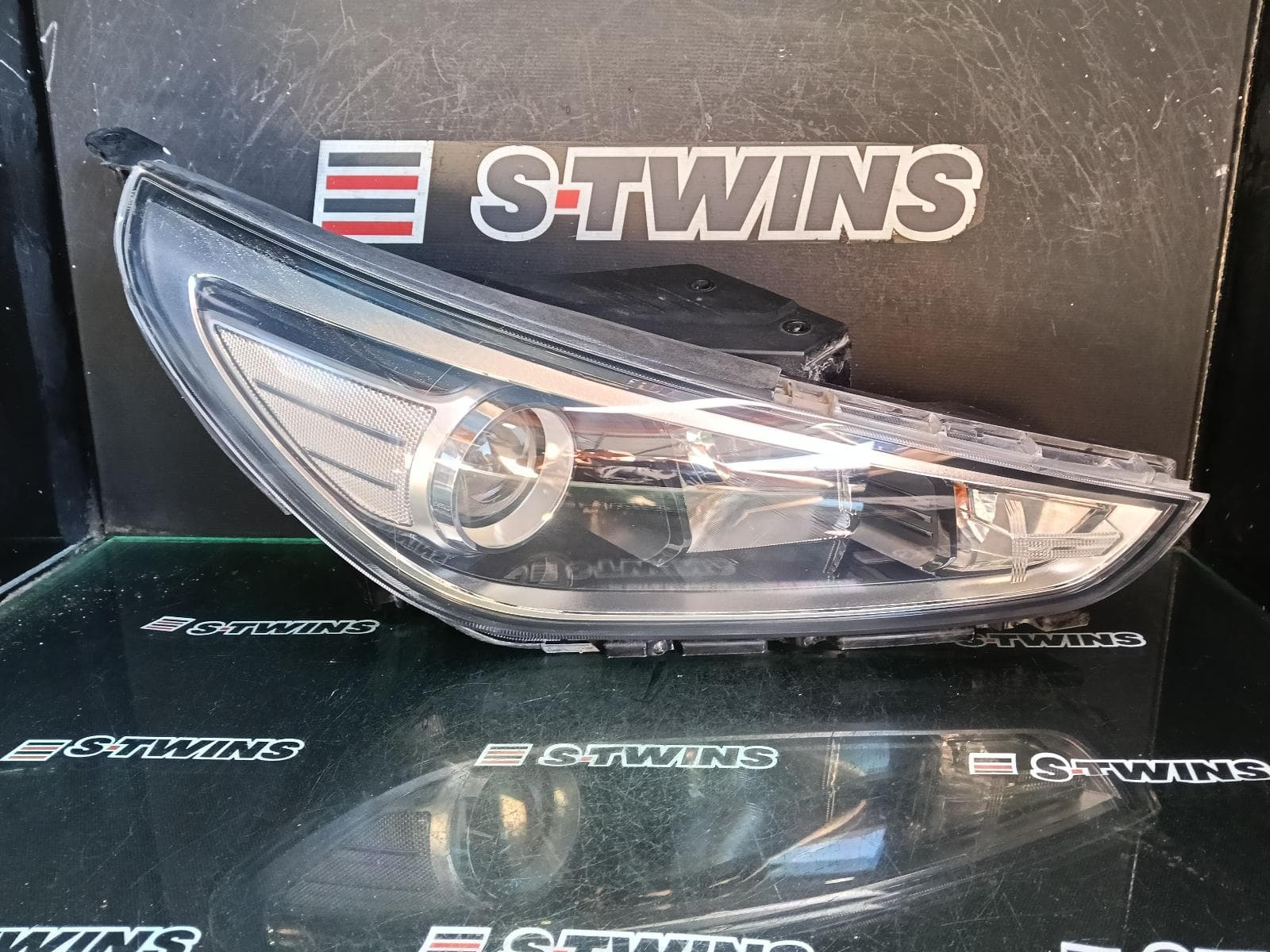 Used auto part listing image: 2019 HYUNDAI I30 RIGHT HEADLAMP PD, W/ HALOGEN TYPE, HATCH (S. KOREA VIN KMHH), GO/ACTIVE/ELITE/SR, 03/17-07/20 0000403420