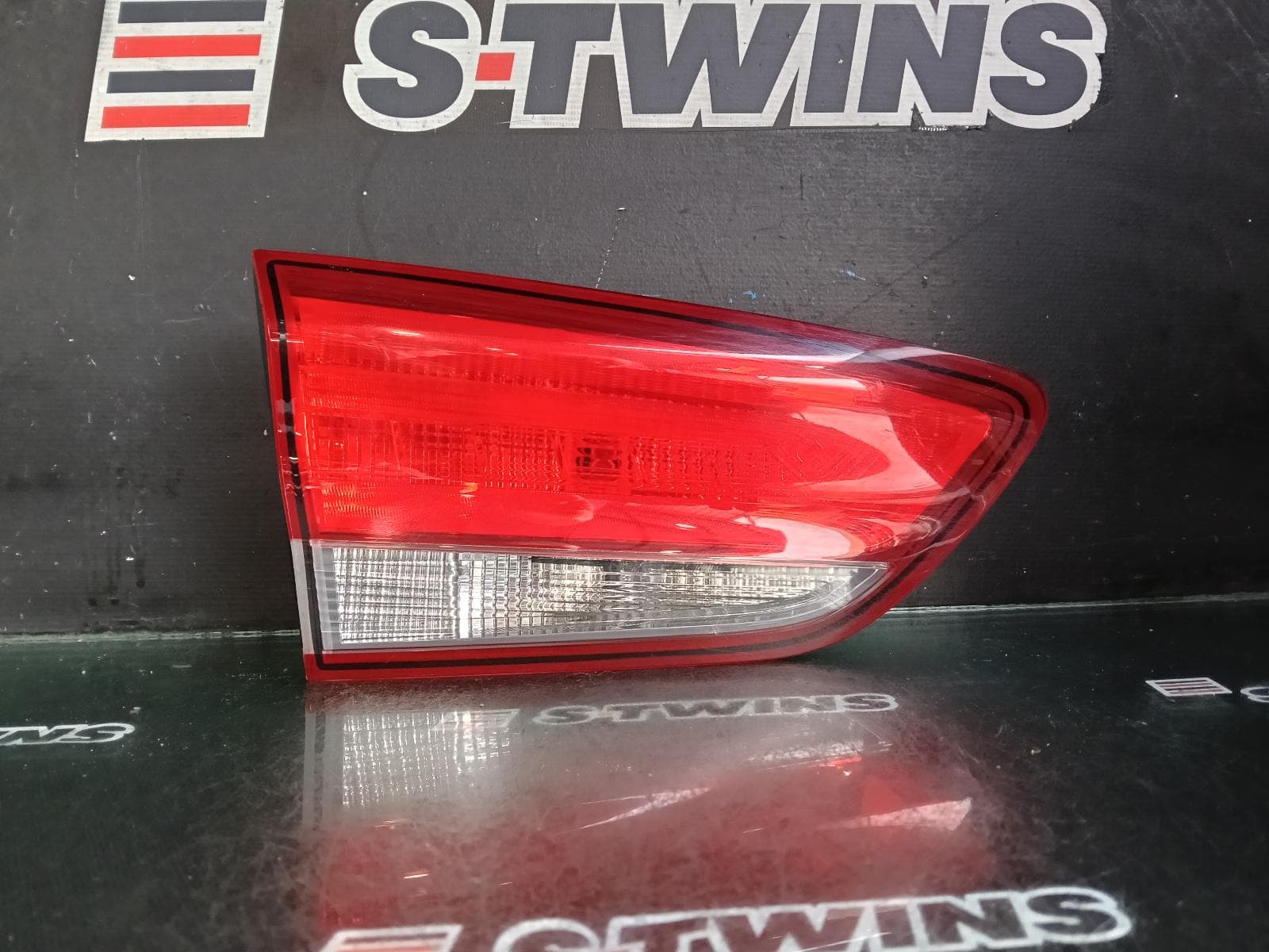 Used auto part listing image: 2019 HYUNDAI I30 REAR GARNISH PD, TAILGATE LAMP (LH SIDE), W/ LED TYPE, HATCH (S.KOREA VIN KMHH), GO/ACTIVE/ELITE/SR, 03/17-12/23 0000403430