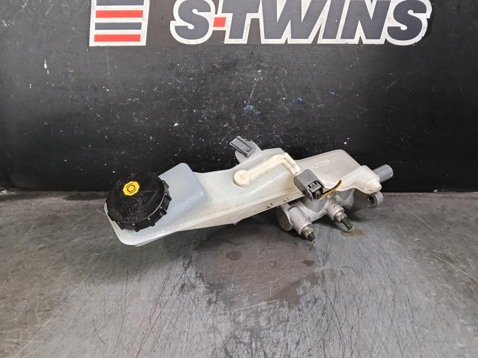 Used auto part listing image: 2017 MAZDA CX5 MASTER CYLINDER KF, PETROL, 2.5, NON TURBO, AUTO T/M, 02/17-03/26