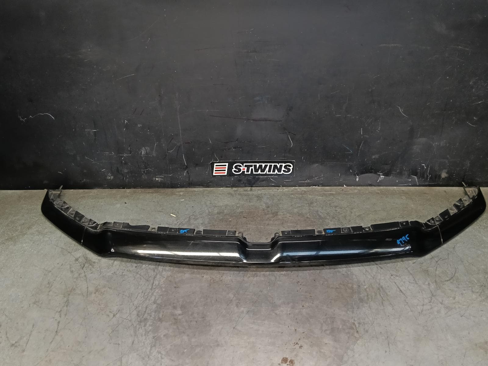 Used auto part listing image: 2021 RAM 1500 GRILLE RADIATOR GRILLE, HIGH GLOSS BLACK, LIMITED, DT, 10/20-12/23 0000426880