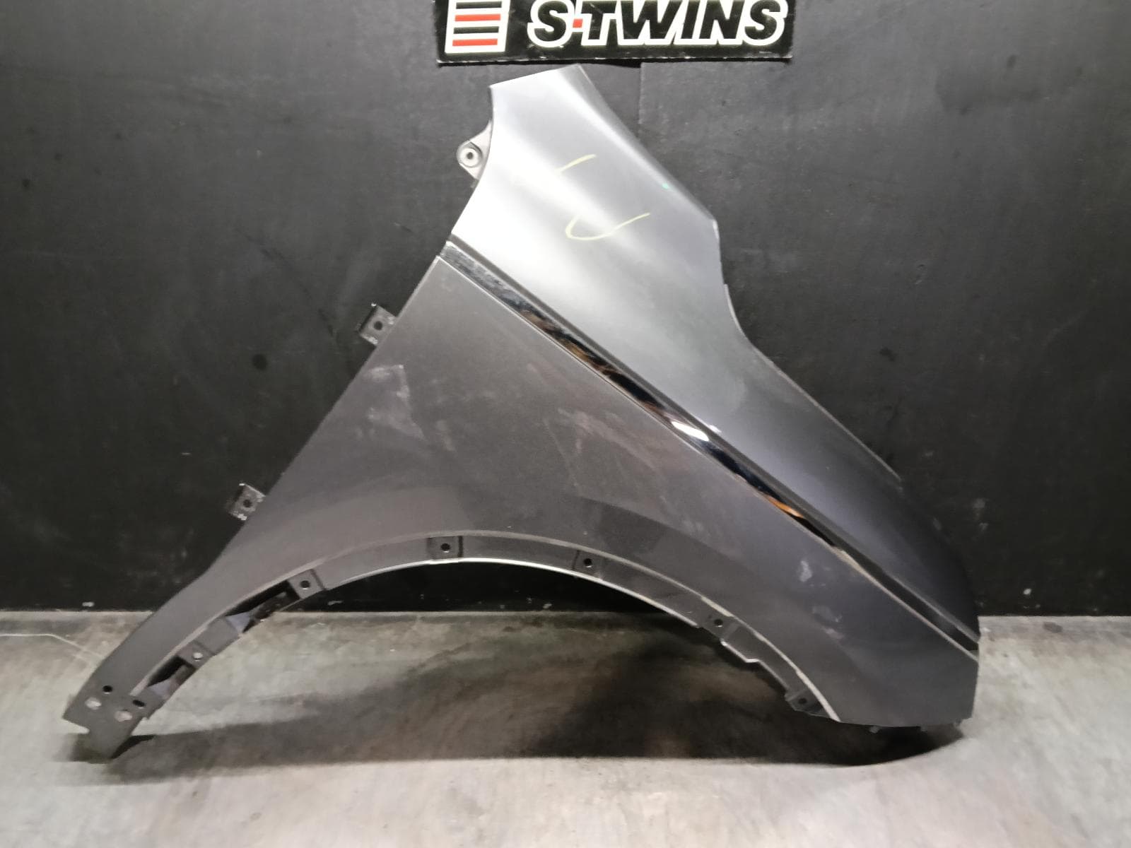 Used auto part listing image: 2017 RENAULT KALEOS RIGHT GUARD XZG, W/ METAL TYPE, 05/16- 0000426804