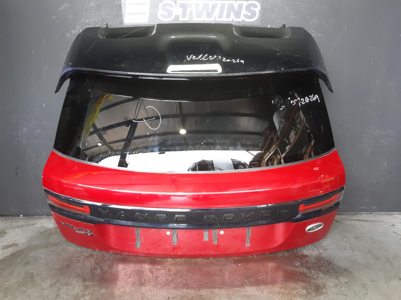 Used auto part listing image: 2021 LAND ROVER RANGEROVER VELAR BOOTLID TAILGATE L560, 05/17- 0000257156