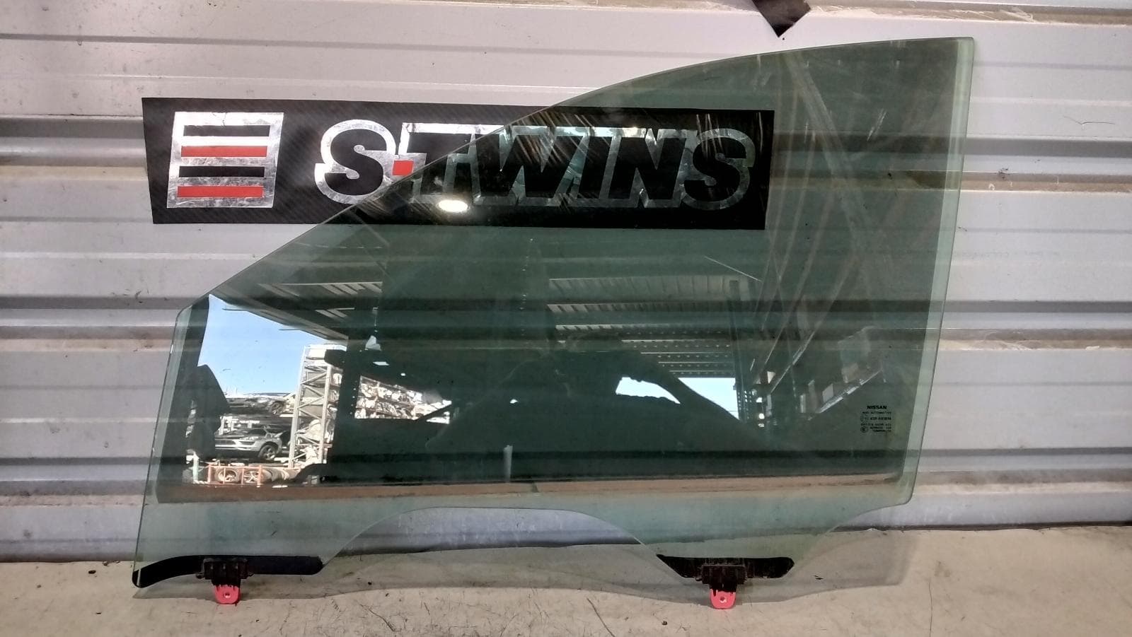 Used auto part listing image: 2017 NISSAN PATHFINDER LEFT FRONT DOOR WINDOW R52, 06/13-04/21 0000431019