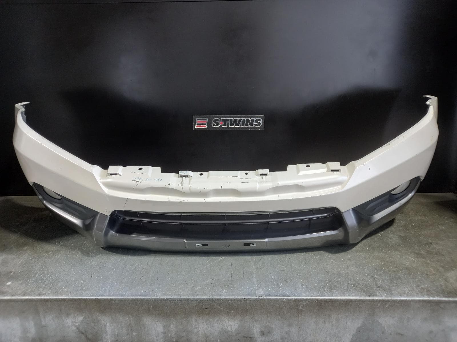 2013 Subaru Forester Front Bumper 0000239345