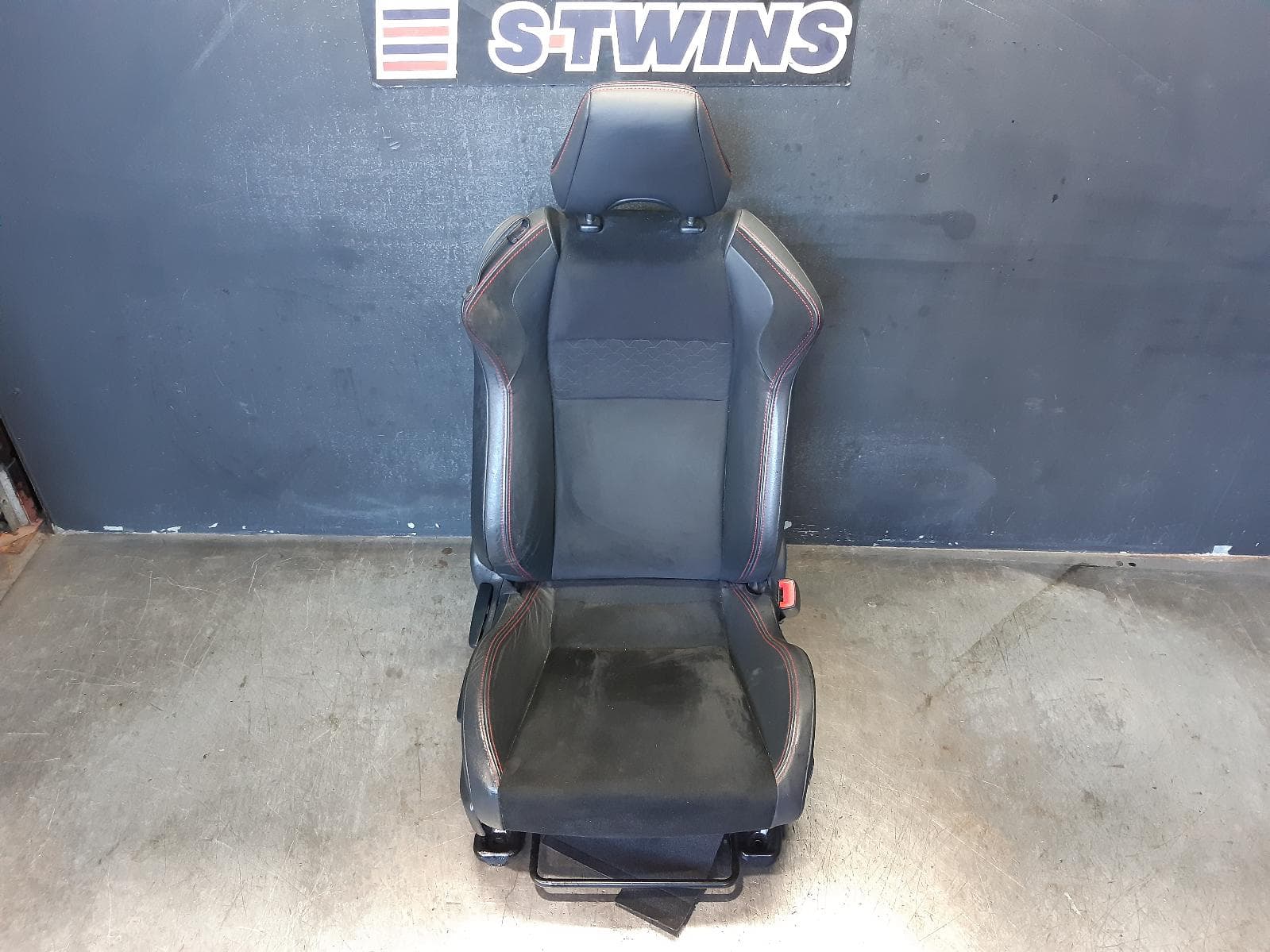 2012 TOYOTA 86 FRONT SEAT RH FRONT, ZN6, PARTIAL LEATHER, GTS, 04/12-09/21 0000346087