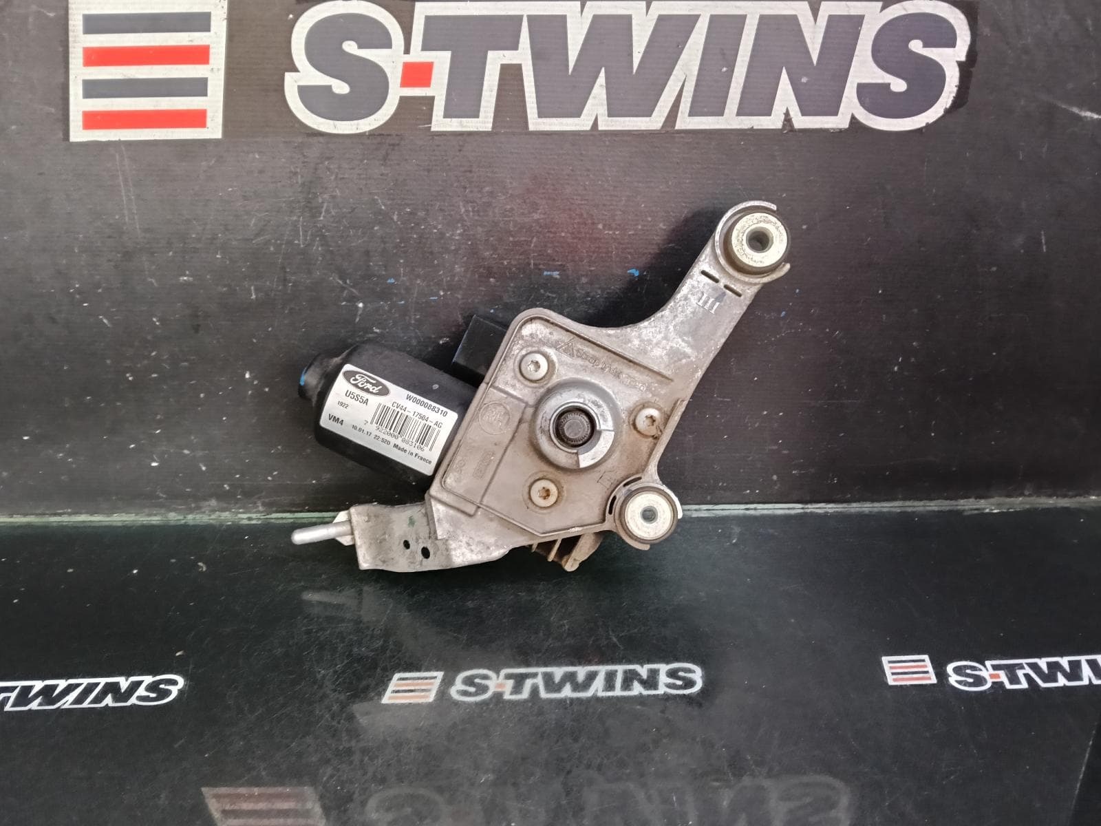 Used auto part listing image: 2017 FORD ESCAPE WIPER MOTOR FRONT (RH SIDE), ZG, 09/16-05/20 0000386902