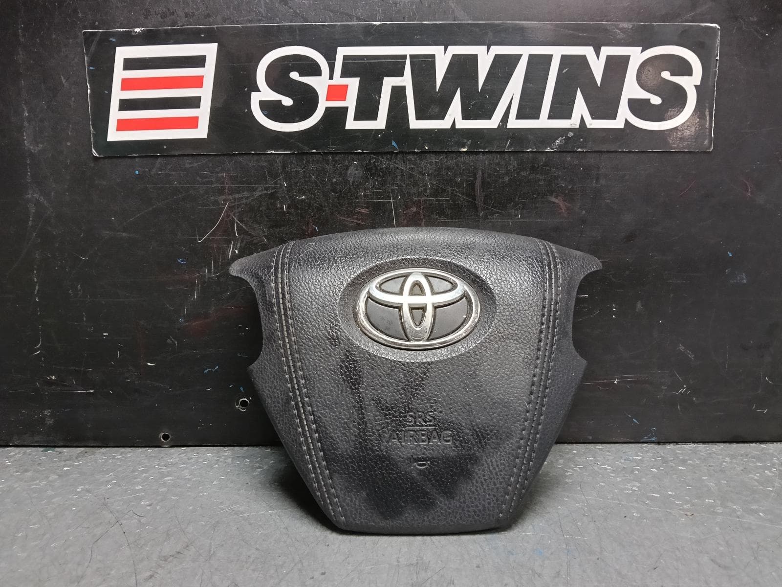 Used auto part listing image: 2017 TOYOTA KLUGER RIGHT AIRBAG STEERING WHEEL, GSU50/GSU55, 12/13-02/21 0000386463