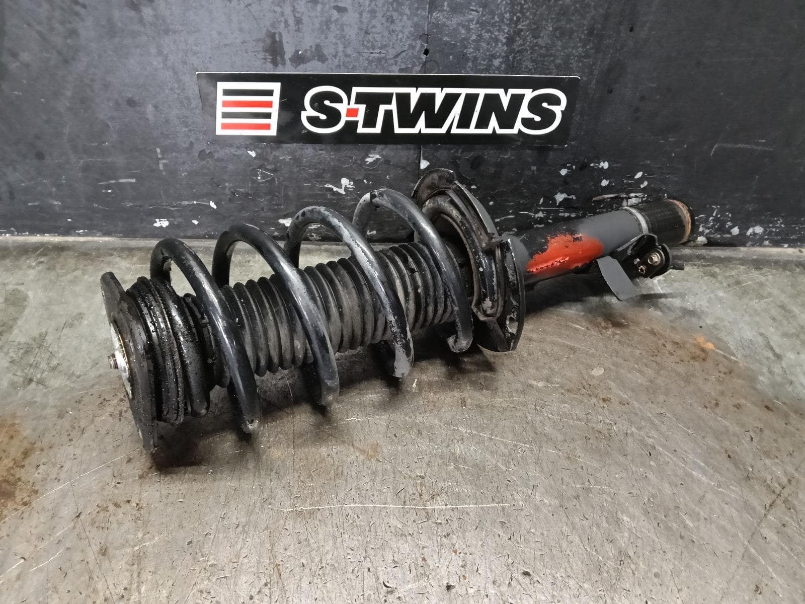 Used auto part listing image: 2017 FORD ESCAPE LEFT FRONT STRUT ZG, AWD, 09/16-05/20 0000386866
