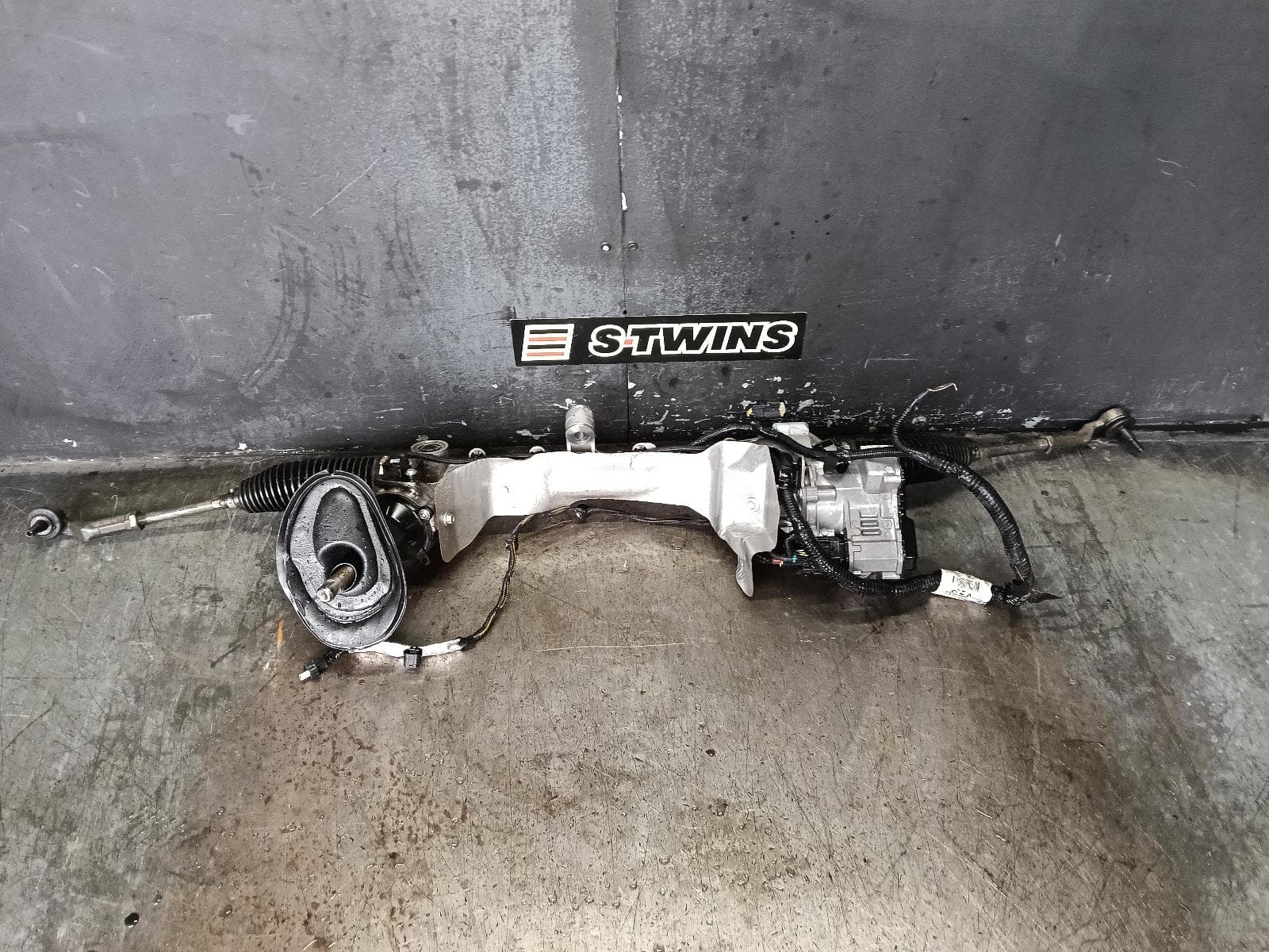 Used auto part listing image: 2017 FORD ESCAPE STEERING BOX RACK ZG, PETROL, 09/16-05/20 0000386732
