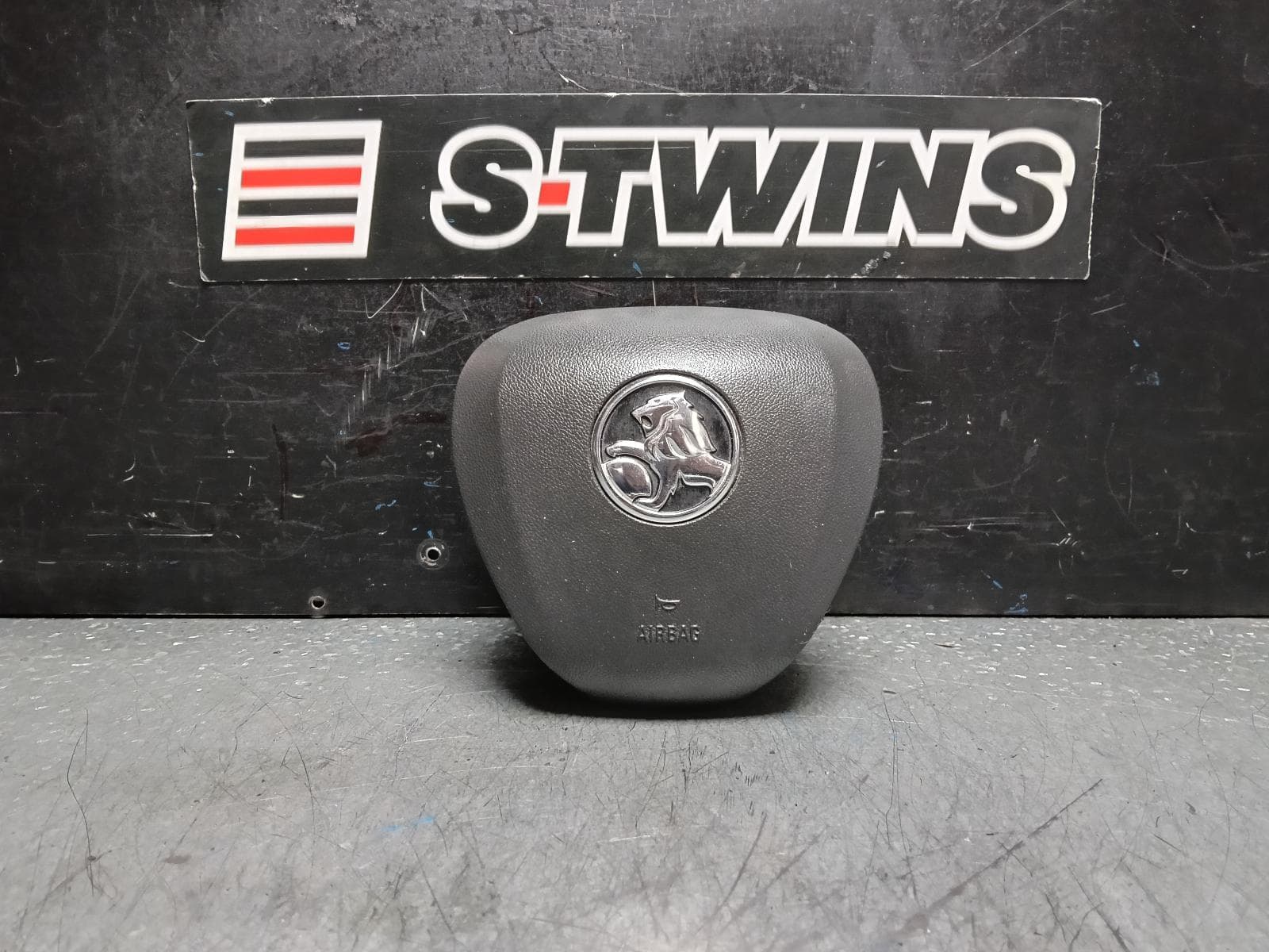 Used auto part listing image: 2019 HOLDEN ASTRA RIGHT AIRBAG STEERING WHEEL, 5DR HATCH, BK, 09/16- 0000386782