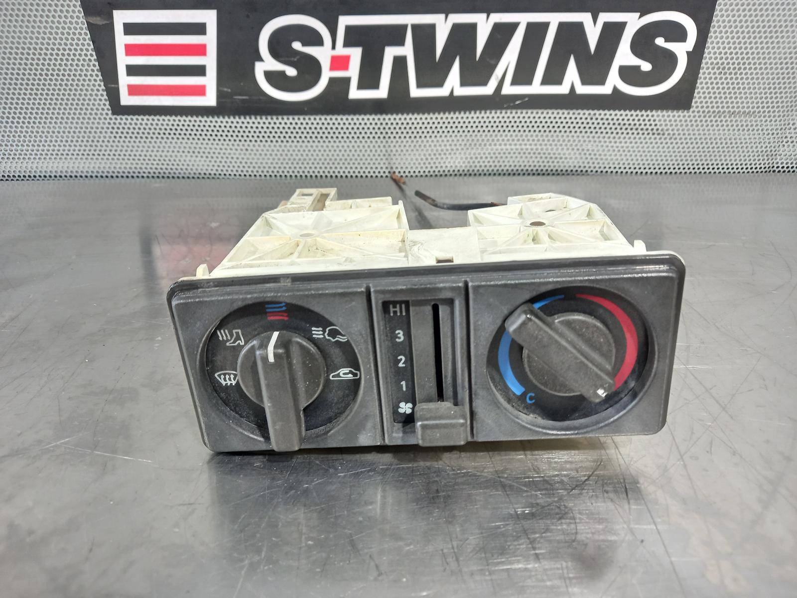 1996 Holden Commodore Heater Ac Controls Vr-Vs Normal 06/93-07/97 0000158760