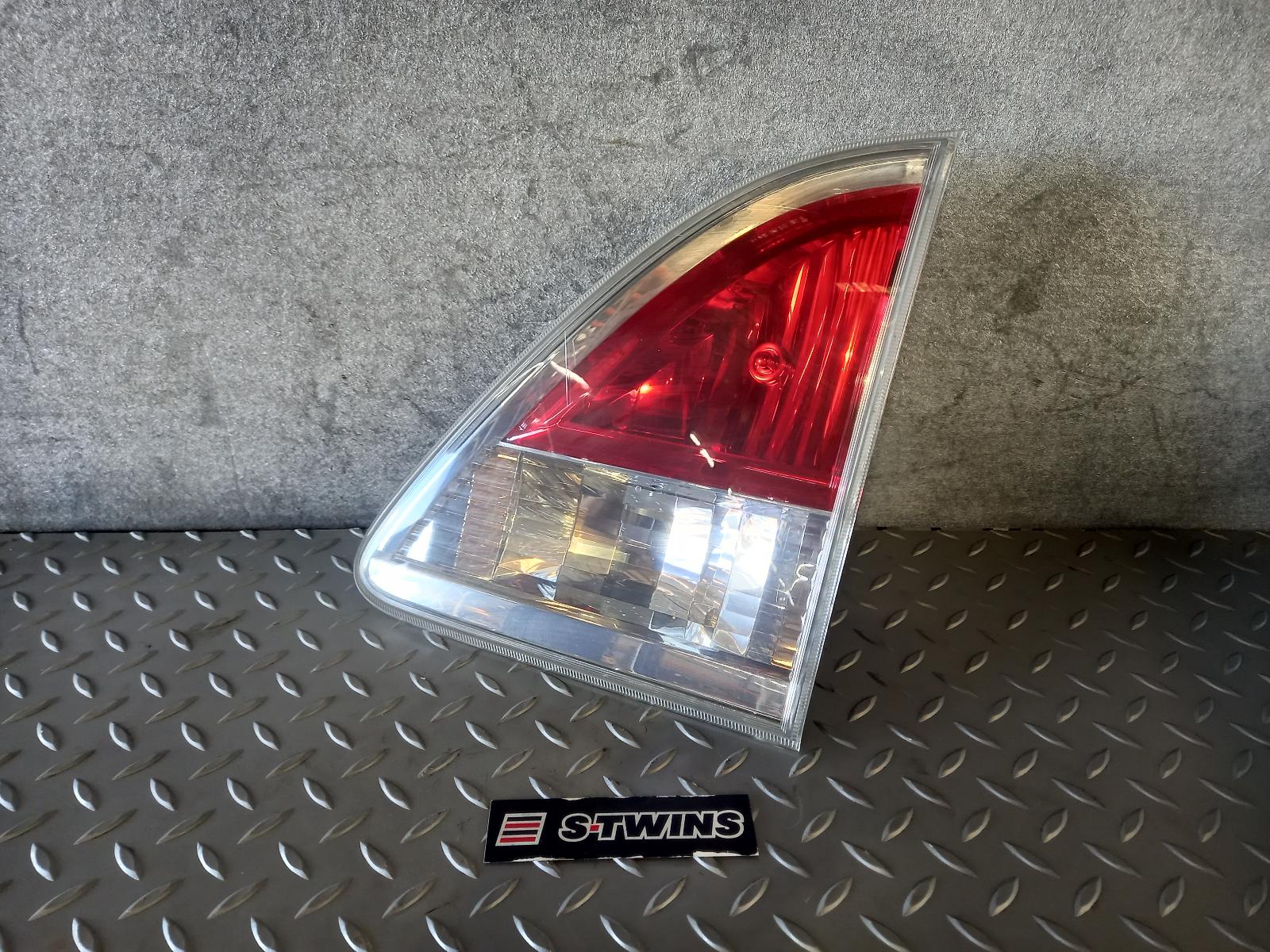 2015 Mazda Bt50 Rear Garnish Tailgate Lamp (Rh Side) W/ Chrome Surround Type Up-Ur 10/11-06/20 0000130169