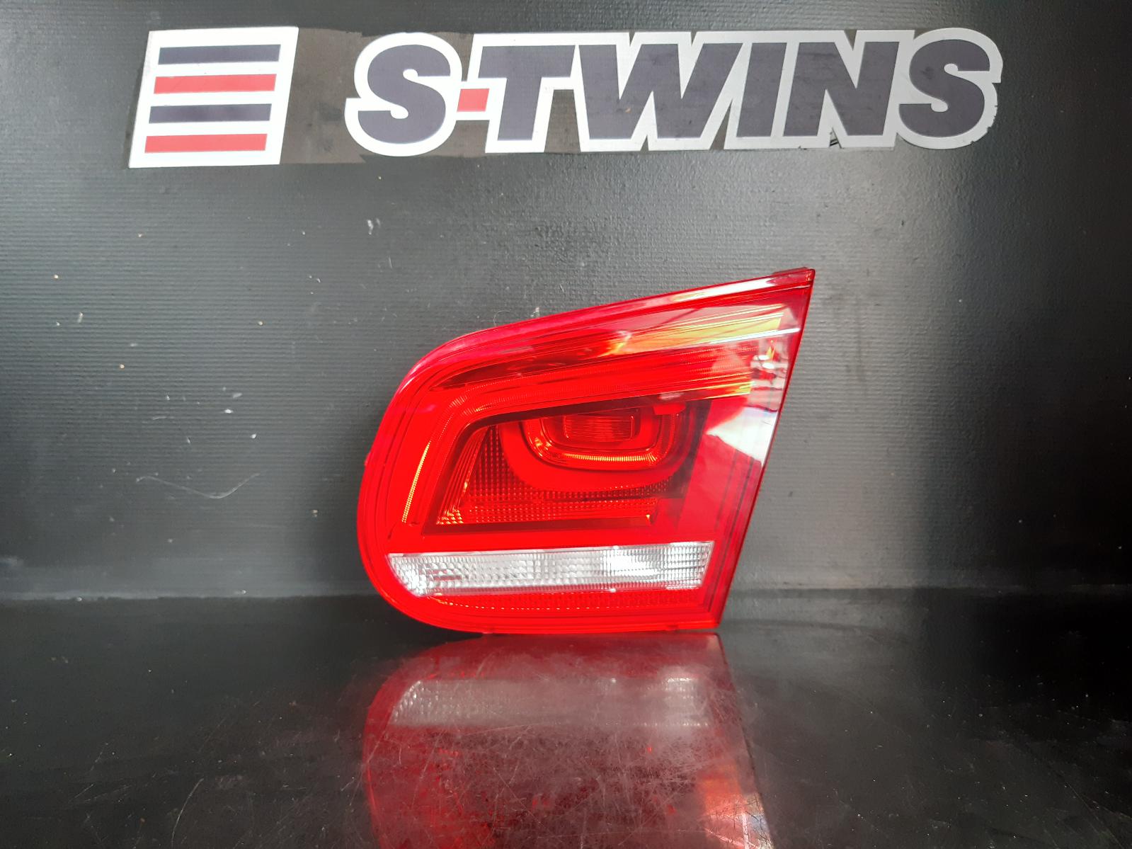 2011 Volkswagen Eos Rear Garnish 132564