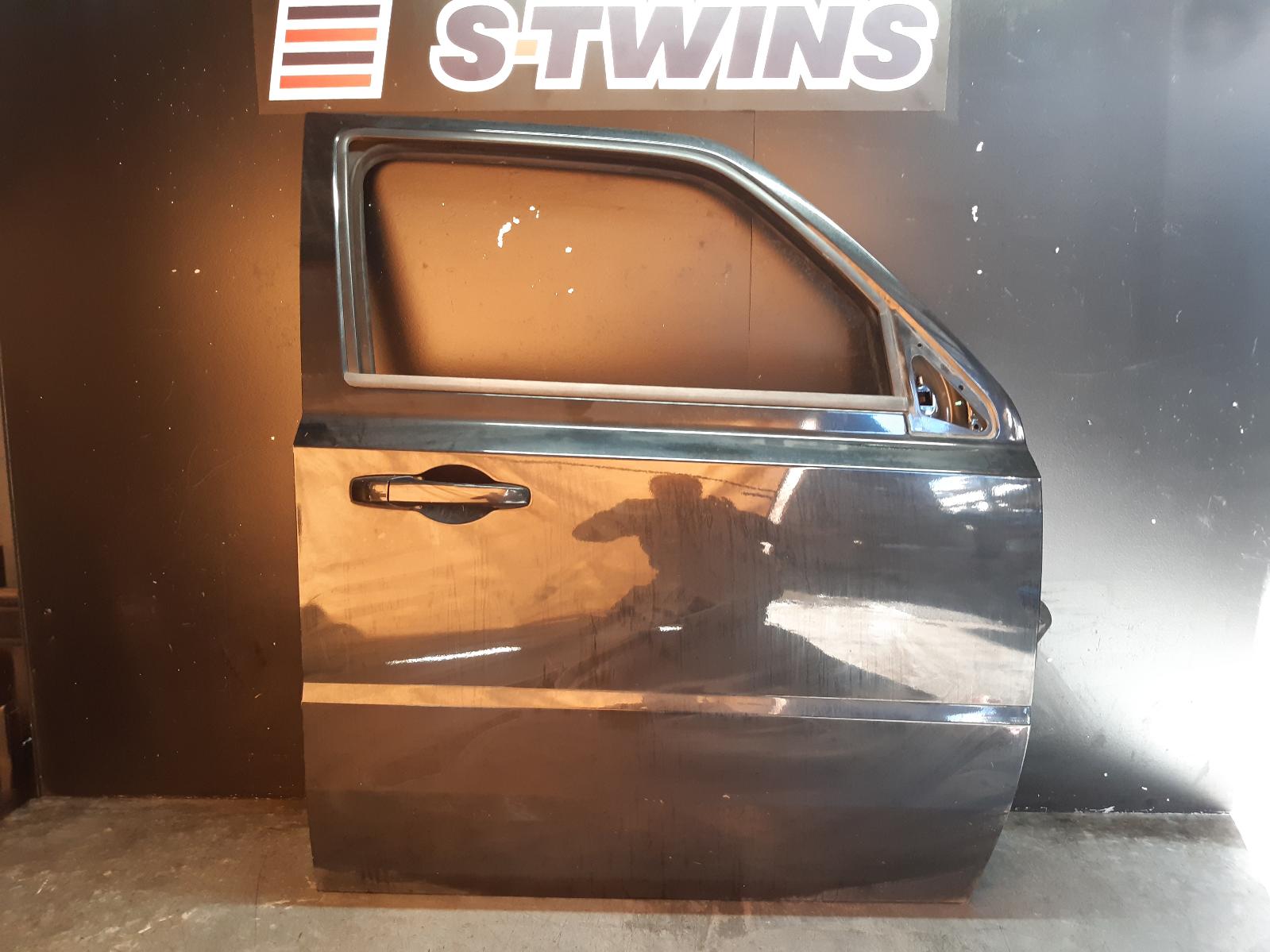 2010 Jeep Patriot Right Front Door 0000121817