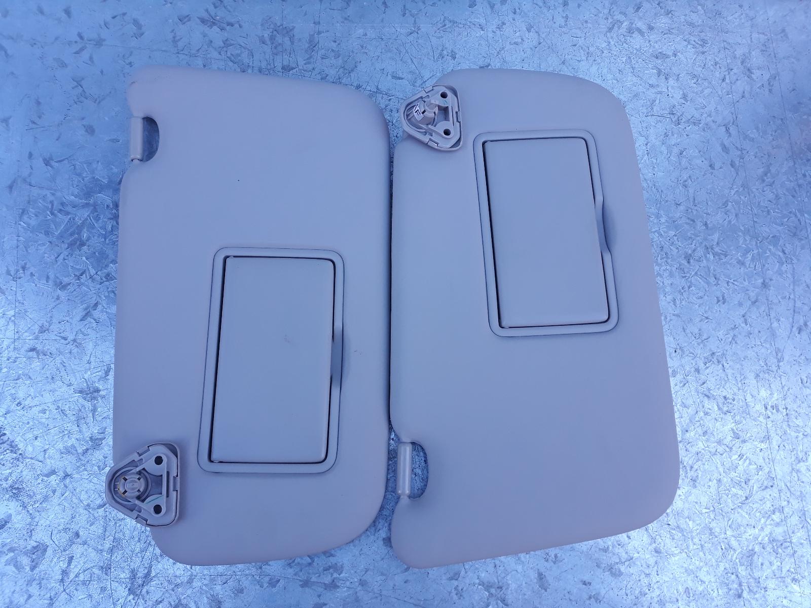 2015 Nissan Pulsar Sunvisor 0000069846