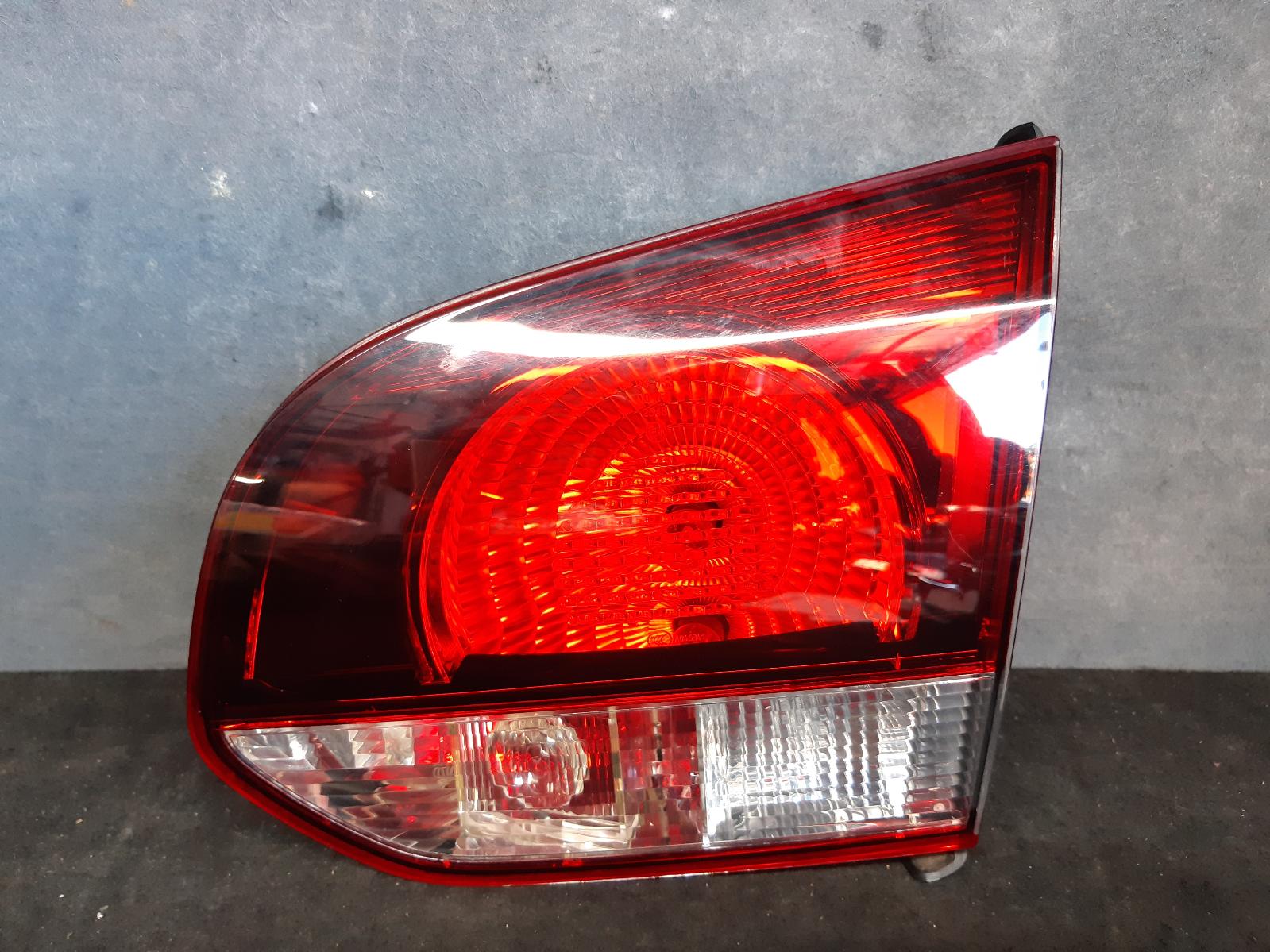 2011 Volkswagen Golf Rear Garnish 0000096630
