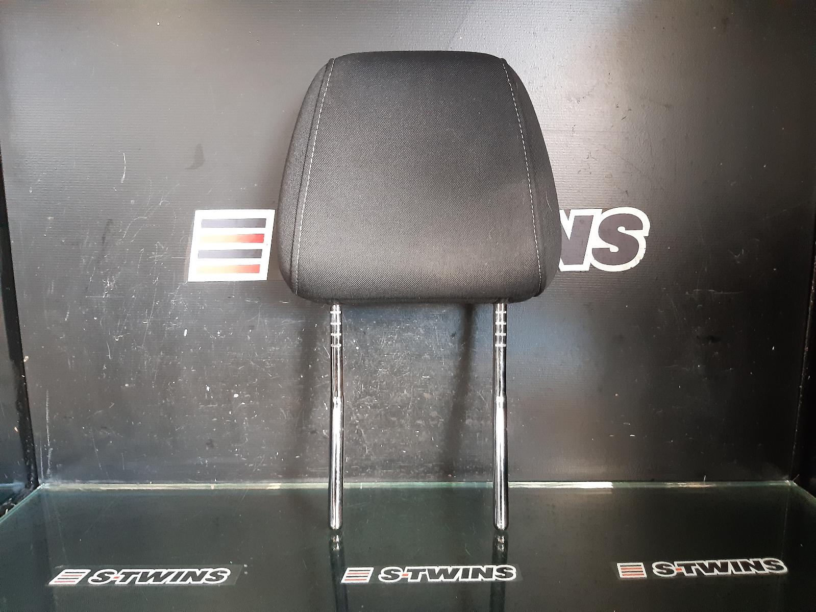 2017 Holden Astra Headrest 0000180693