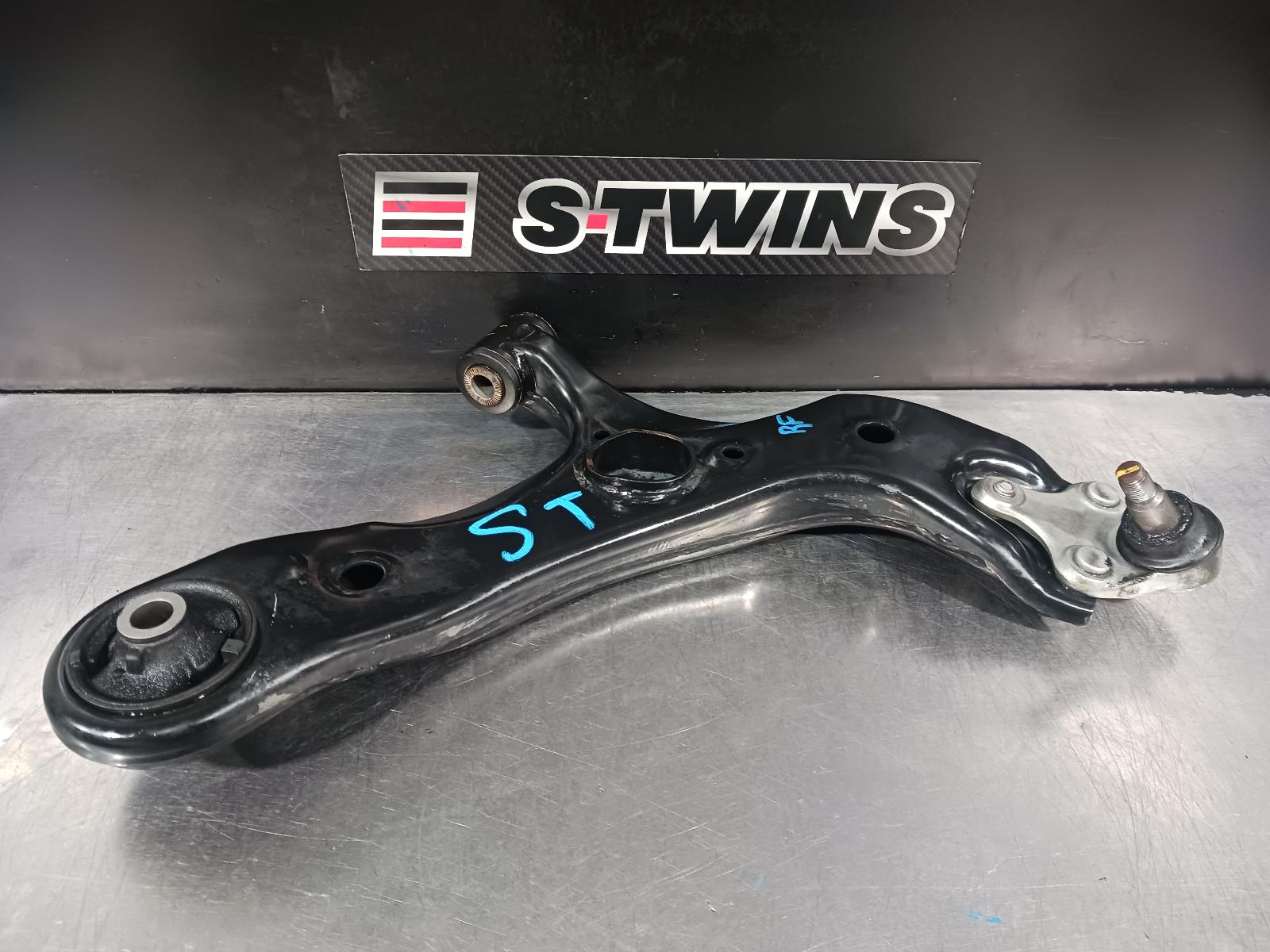 2011 Toyota Rukus Right Front Lower Control Arm 0000225937