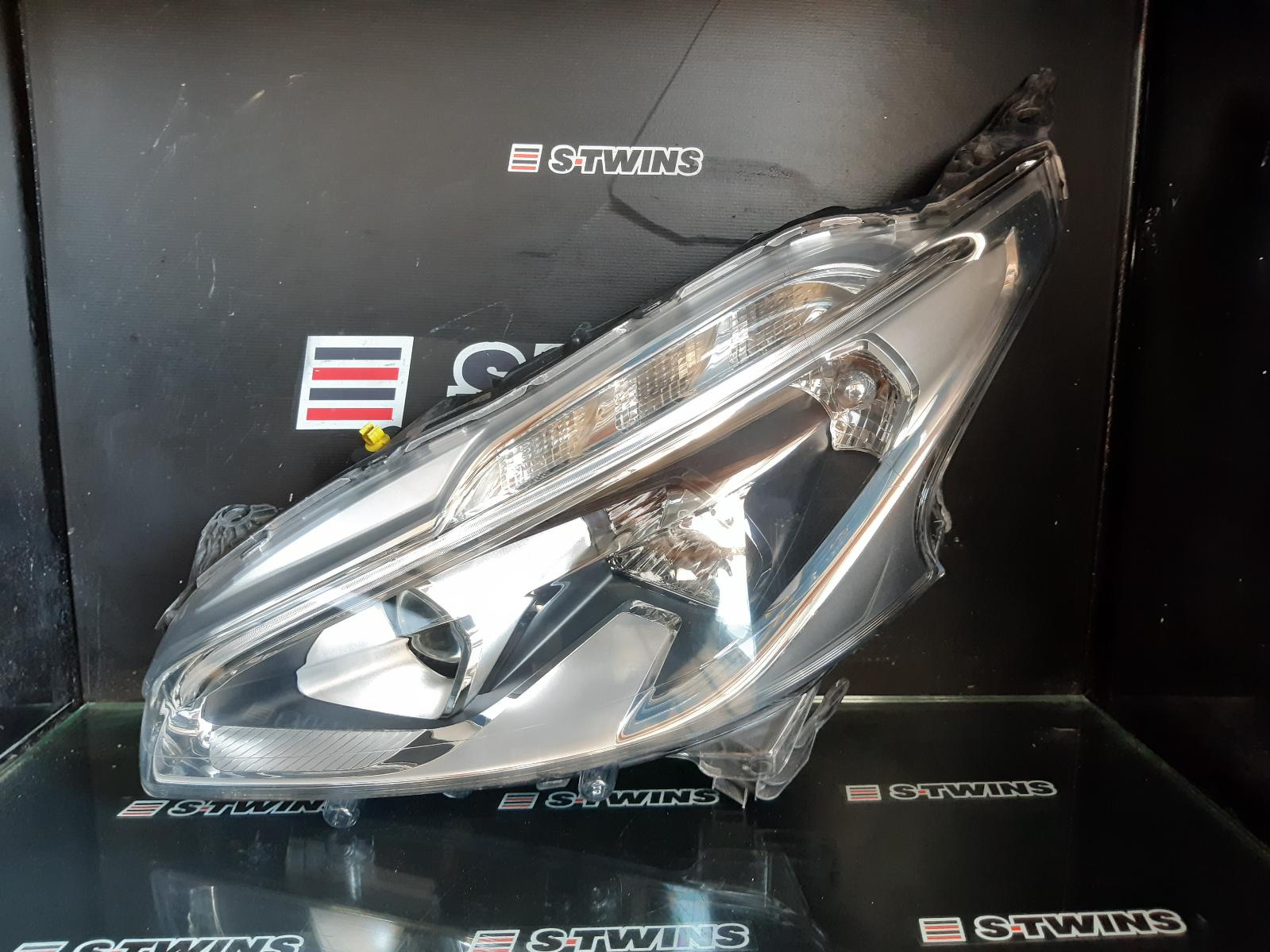 2017 Peugeot 208 Left Headlamp 0000223753