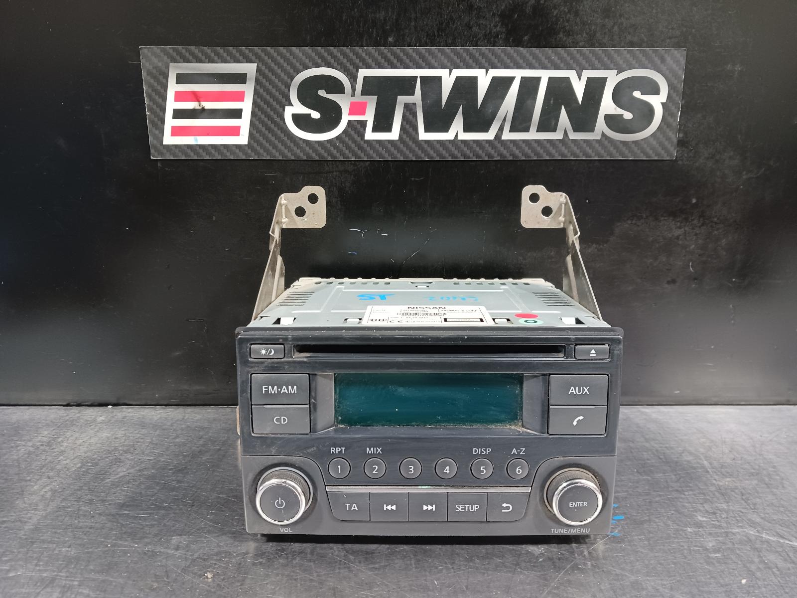 2011 Nissan Navara Radio Cd Dvd Sat Tv 0000228794