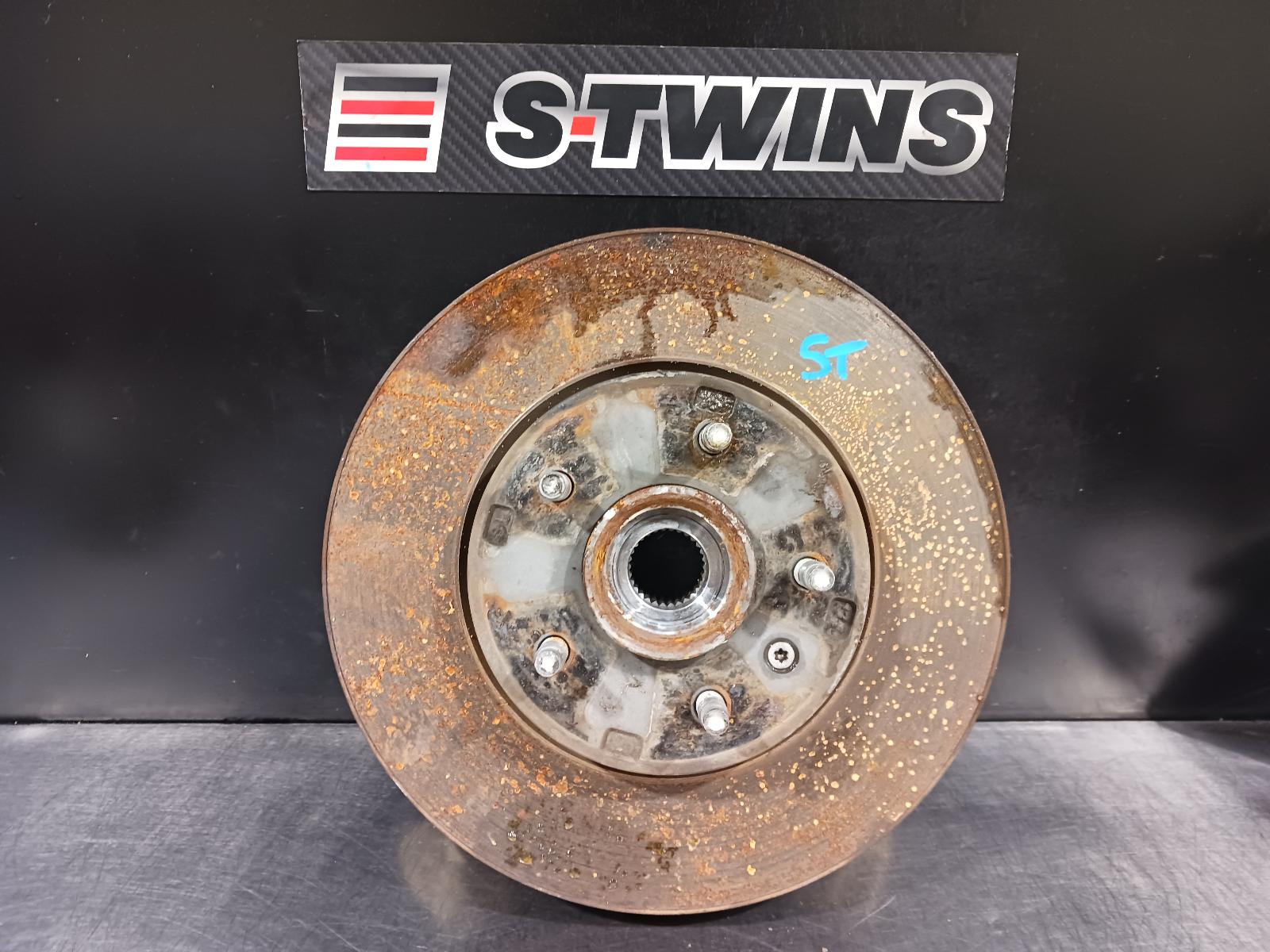 2014 Holden Captiva Left Front Hub Assembly 0000228944