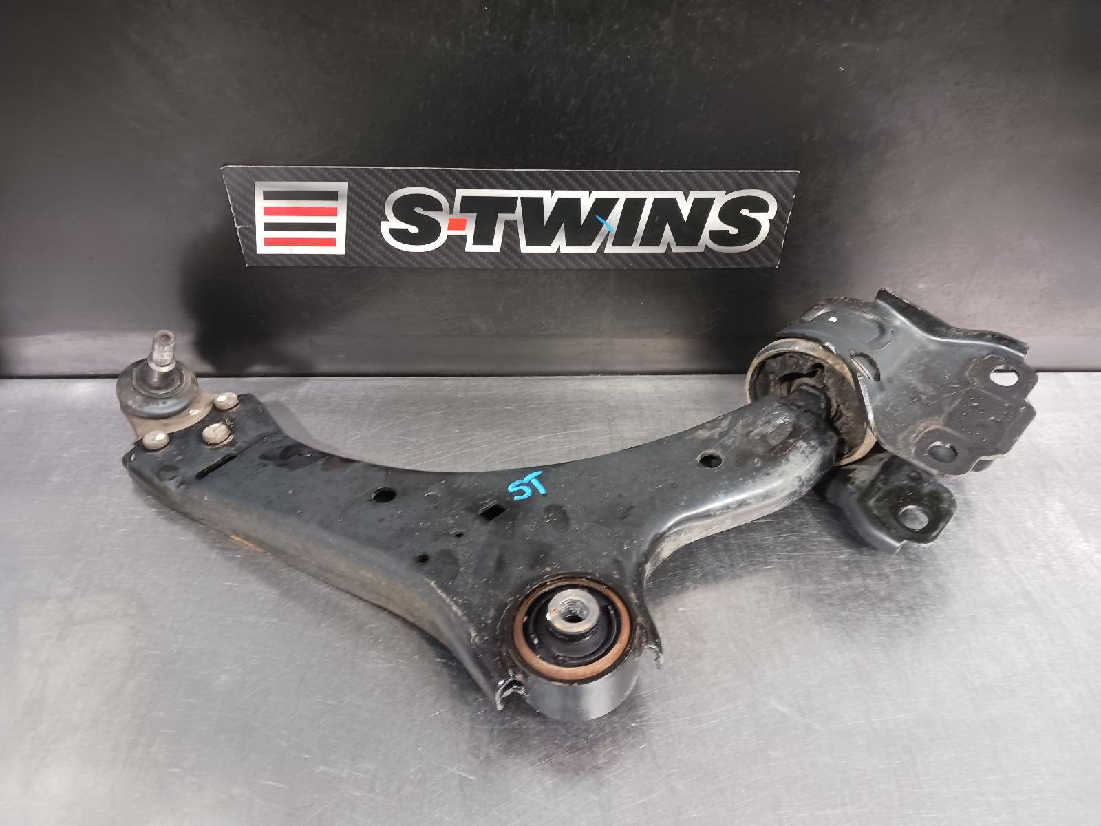 2012 Land Rover Freelander Right Front Lower Control Arm 0000239332