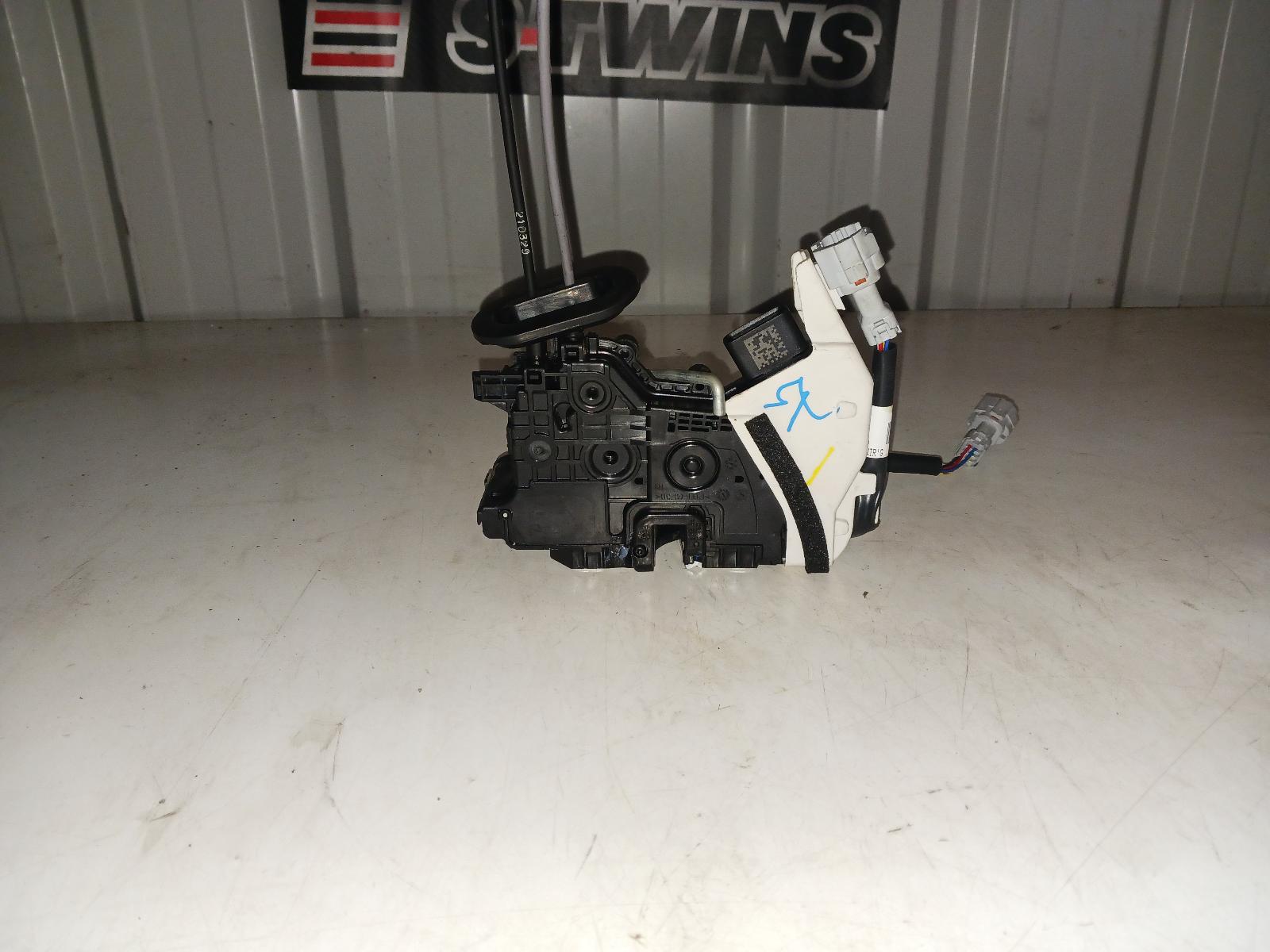 2021 Kia Cerato Door Boot Gate Lock Right Front Door Lock Bd W/ Keyless Entry Type 04/18- 0000246630