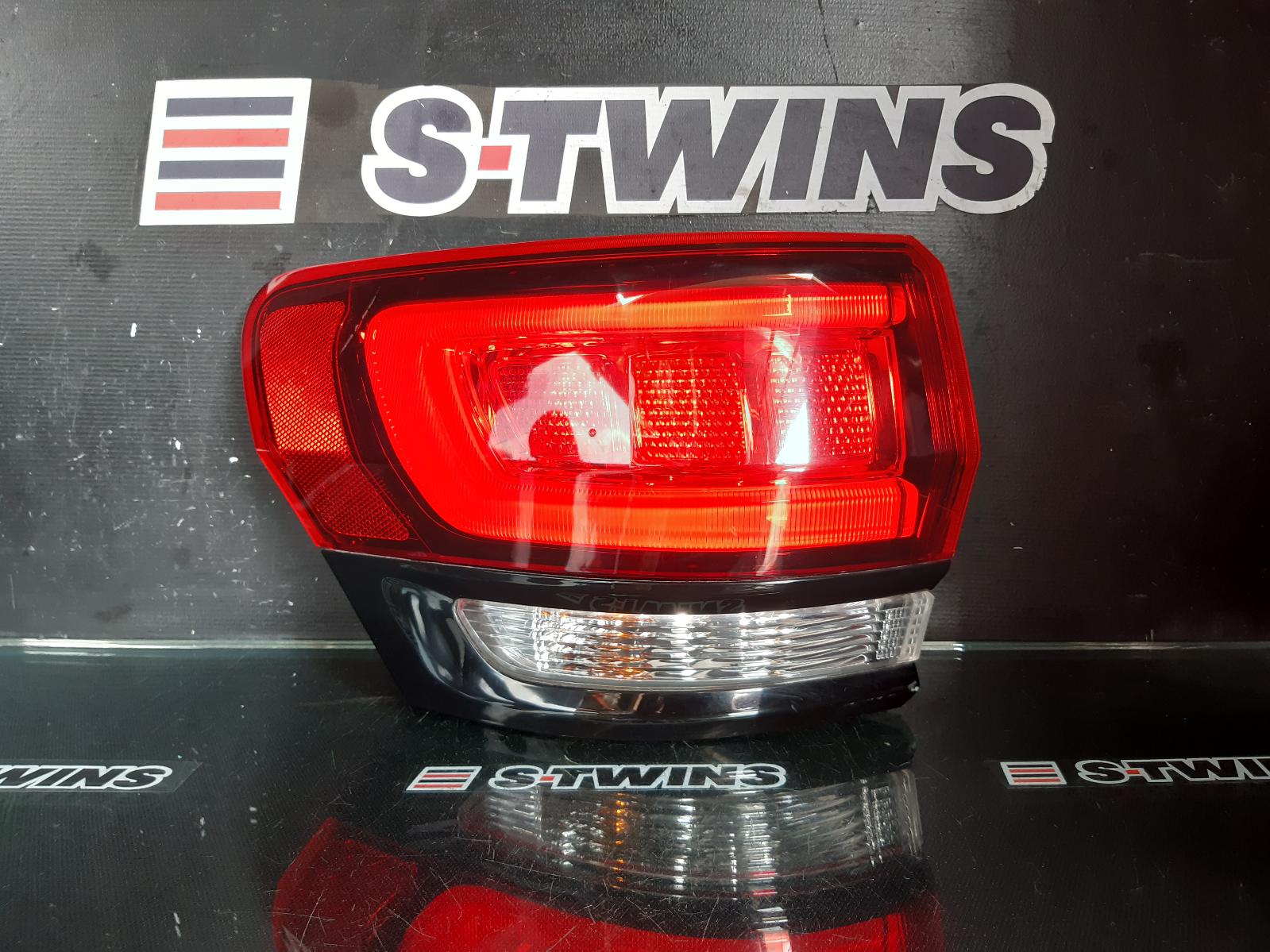 2014 Jeep Grandcherokee Left Taillight Wk Srt/75Th Anniv/Trackhawk/Blackhawk Black Bezel 04/13- 0000196792