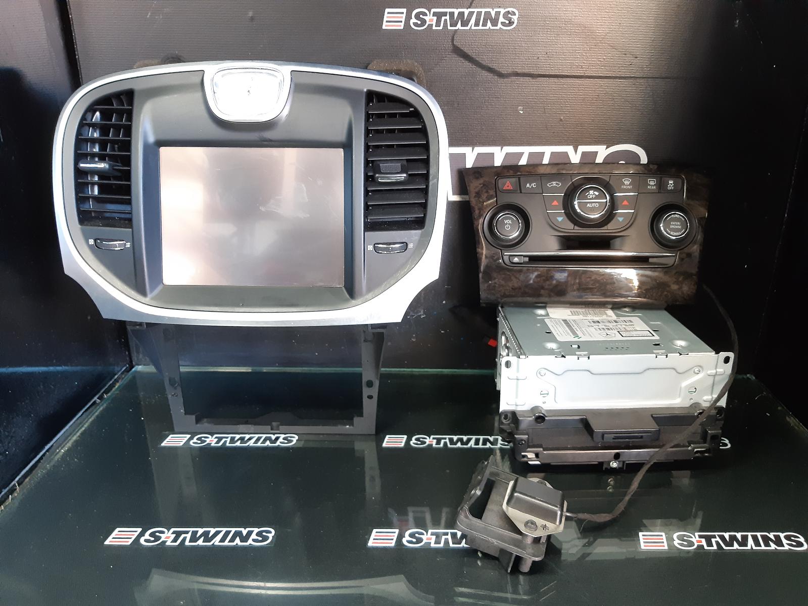 2012 Chrysler 300C Radio Cd Dvd Sat Tv Sat Nav Head Unit Standard Type Lx2 05/12-12/14 0000211830
