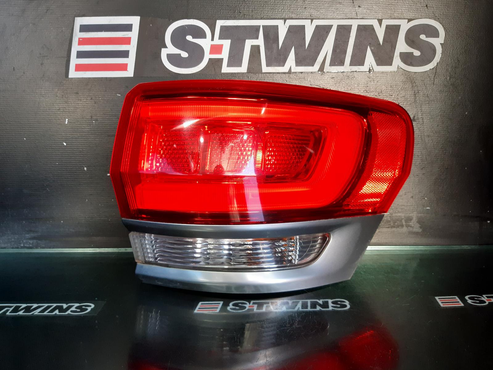 2015 Jeep Grandcherokee Right Taillight Wk Summit/Blackhawk/Trailhawk Grey Bezel 04/13-02/22 0000213372