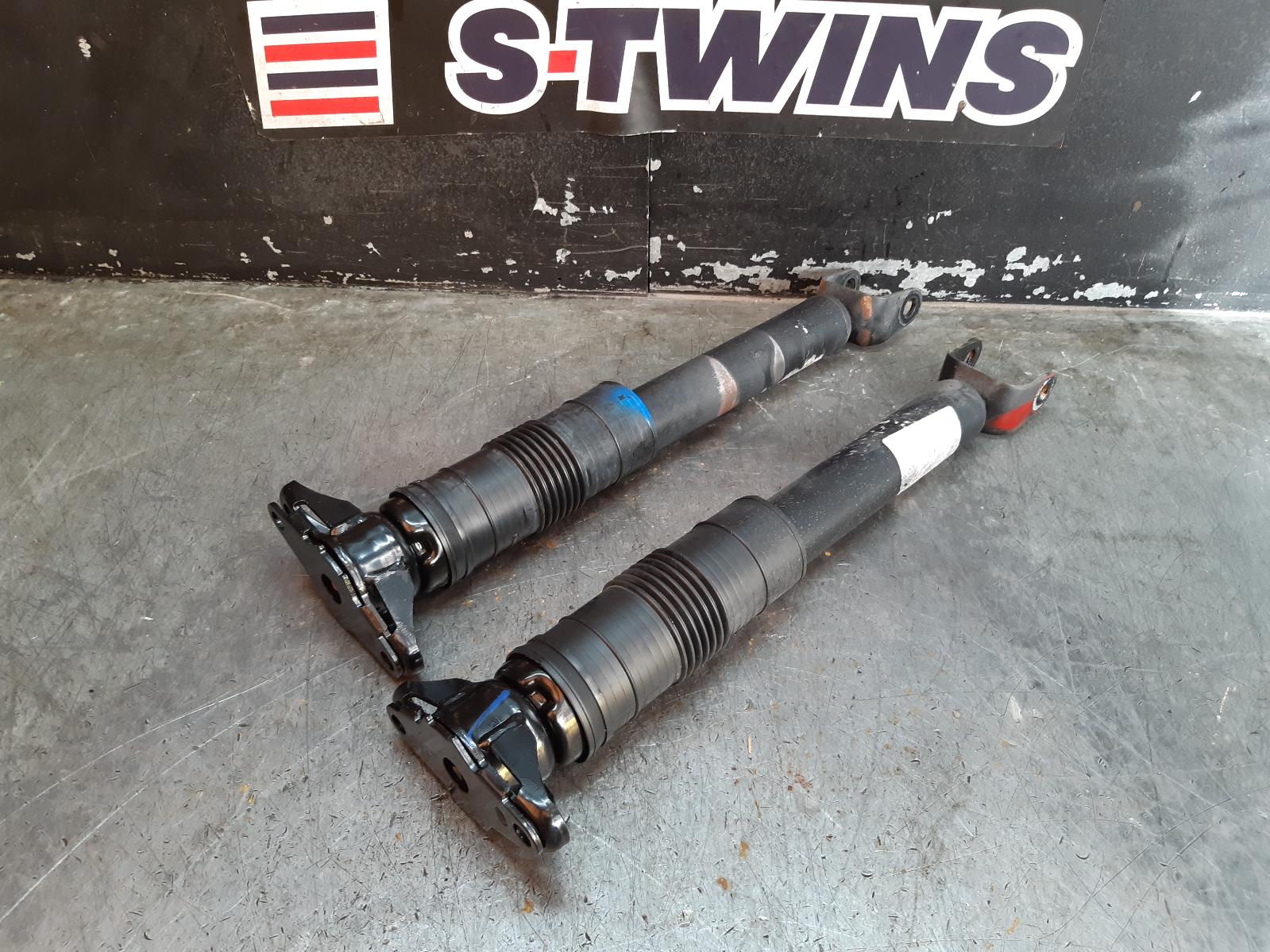 2014 Jeep Grandcherokee Shock Absorber Wk Rear (Pair) Non Adjustable Height Air Suspension Type 10/10-02/22 0000155876