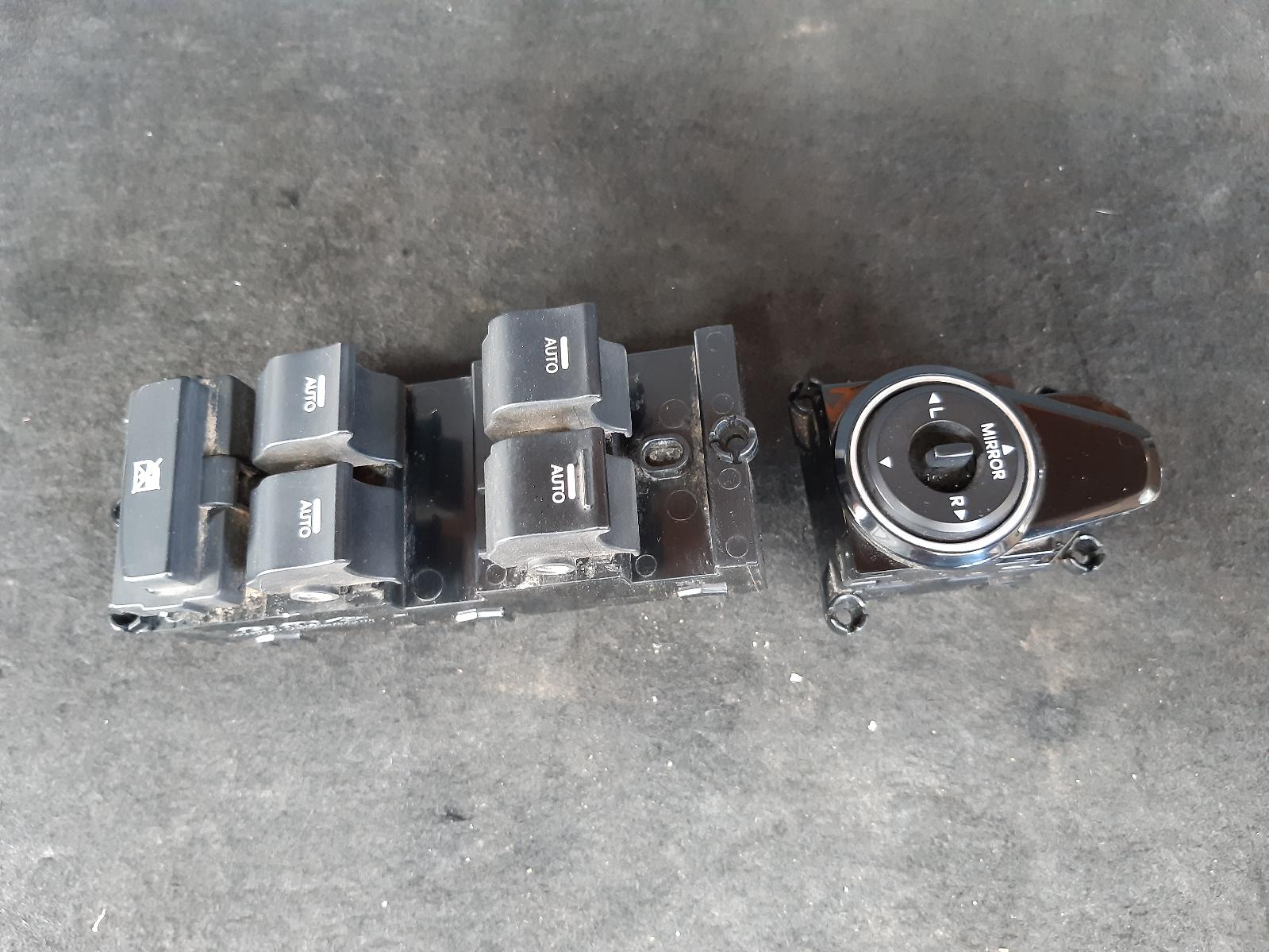 2014 Hyundai I40 Pwr Dr Wind Switch Rh Front (Master Switch) Non Power Fold Mirror W/ Auto Up &amp; Down Type (On All Windows) Vf 09/11-05/15 0000087350
