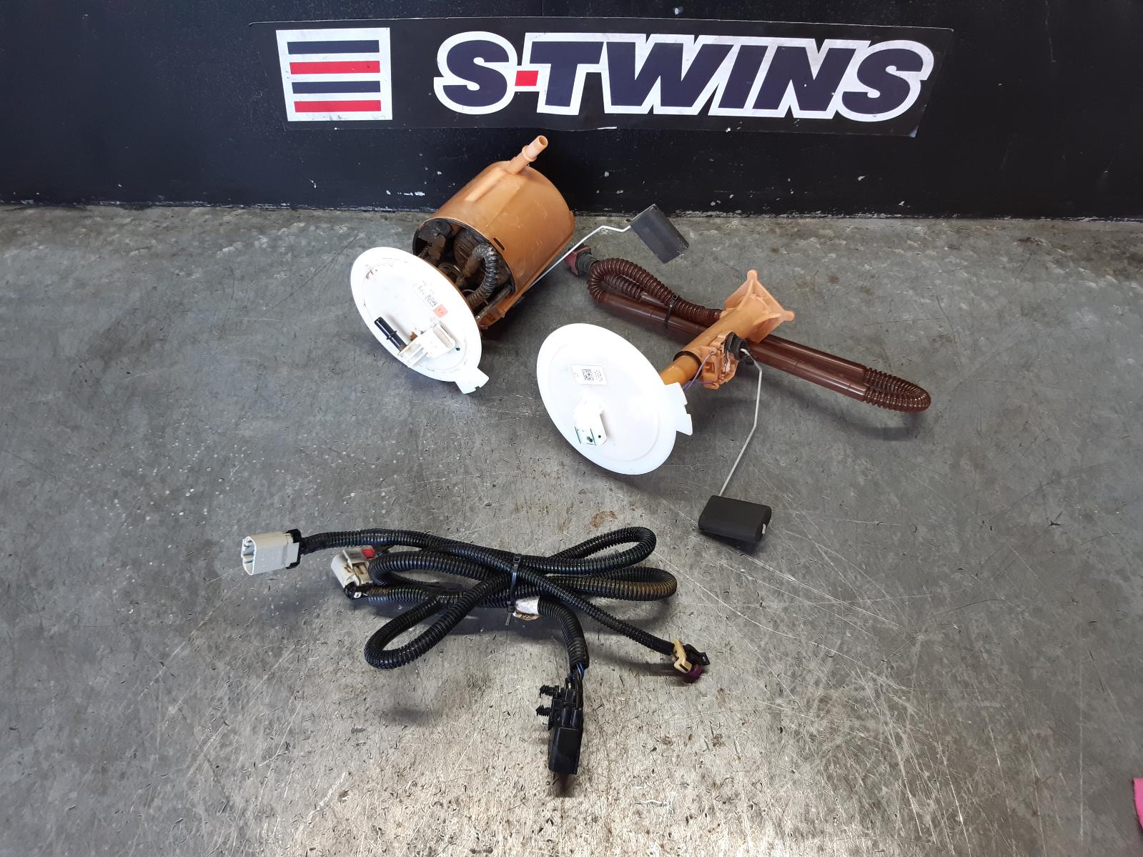 2012 Jeep Grandcherokee Fuel Pump Pump &amp; Sender 6.4 Petrol Wk 01/12- 0000130512