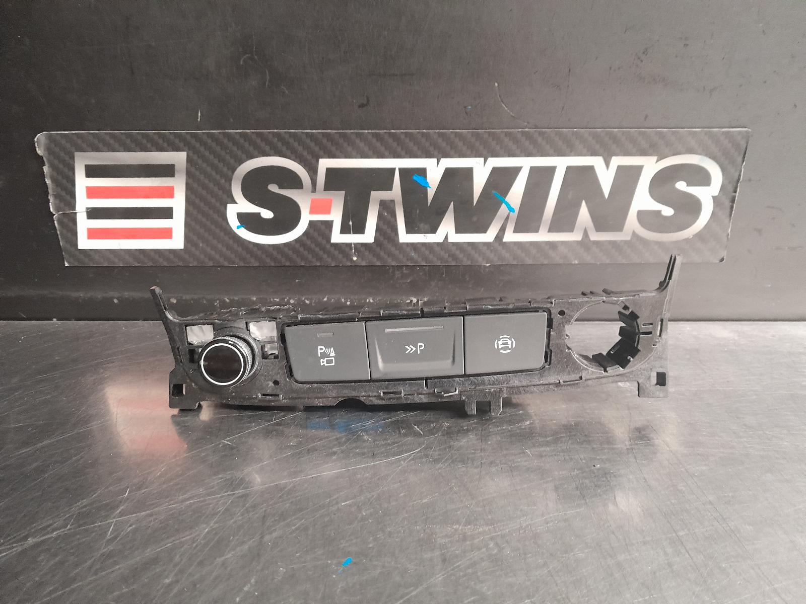2020 Audi Q7 Misc 4M 09/15- 0000255001