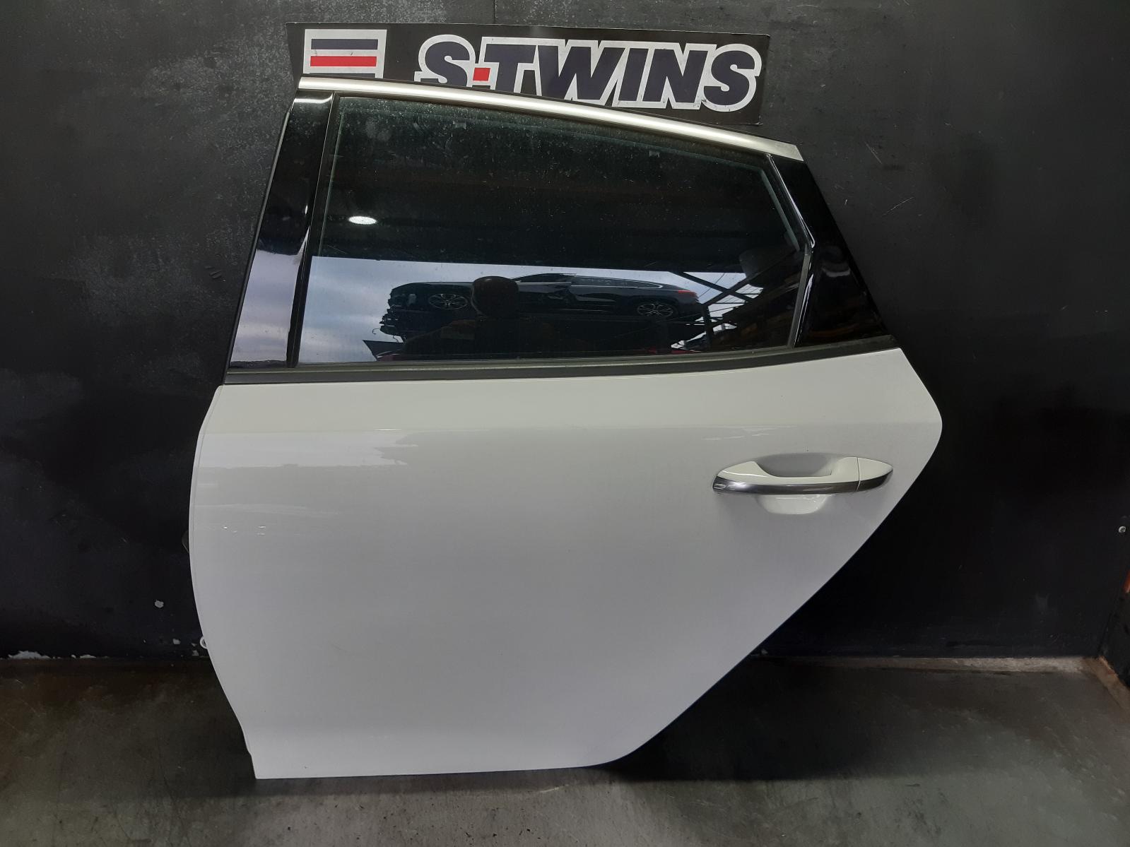2017 Kia Optima Left Rear Door Sliding Jf 11/15-01/20 301402