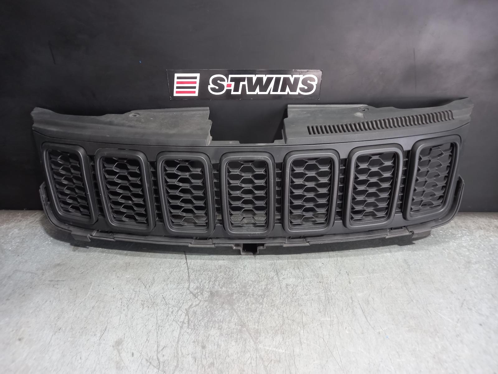 2017 Jeep Grandcherokee Grille Radiator Grille Wk Laredo/Limited/Trailhawk/25Th Anniv 09/16-02/22 306096