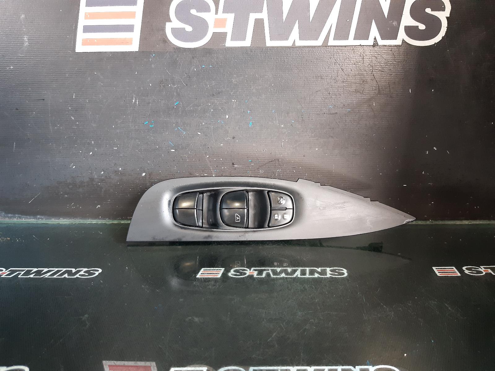2015 Nissan Qashqai Pwr Dr Wind Switch Rh Front (Master Switch) Early Type (Only Drivers Door Auto Type) J11 12/13-06/17 313309