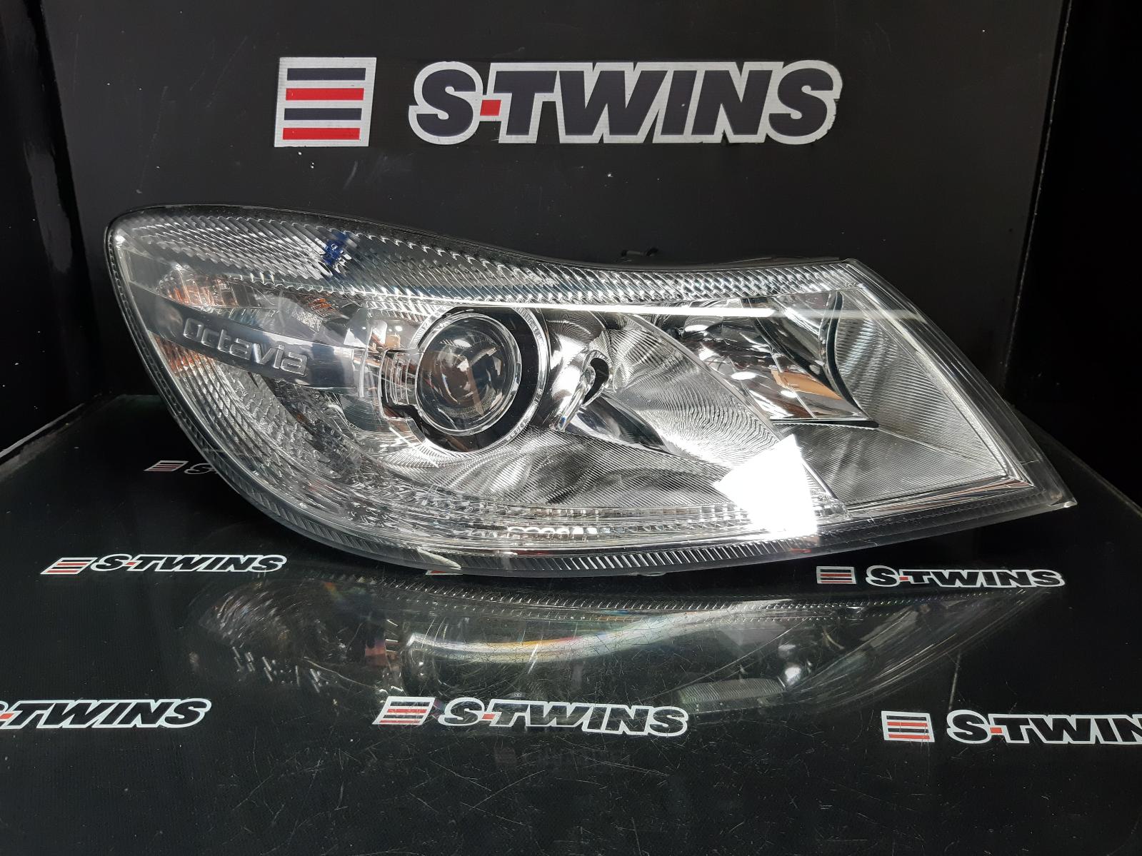 2011 Skoda Octavia Right Headlamp 1Z Xenon Type 05/09-10/13 326978
