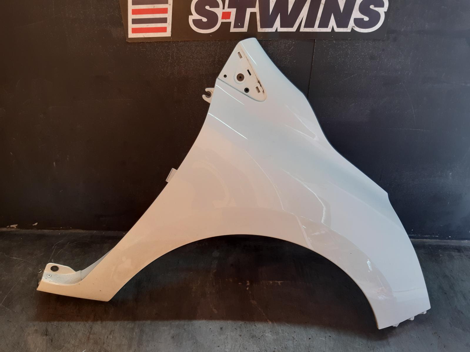 2019 RENAULT CLIO RIGHT GUARD X98, 09/13-10/19 0000340340