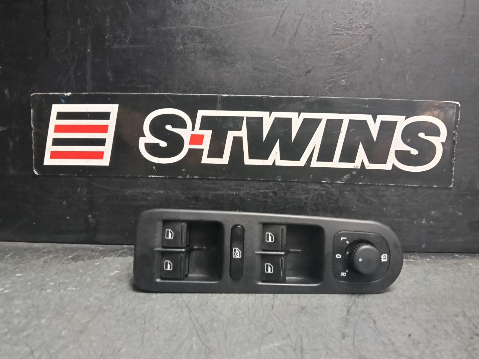 2014 VOLKSWAGEN AMAROK PWR DR WIND SWITCH RH FRONT (MASTER SWITCH), 4 BUTTON, W/O CHROME ON SWITCHES TYPE, 2H, 10/10-09/22 0000413710