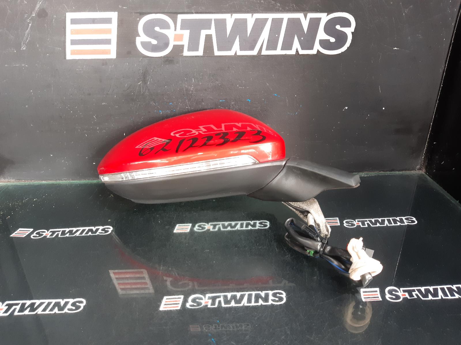 2014 VOLKSWAGEN GOLF RIGHT DOOR MIRROR GEN 7, COLOUR CODED, MANUAL FOLD, W/ MEMORY, HEATED, NON LANE CHANGE ASSIST TYPE (6XR/7Y0), 11/12-08/20 0000376383