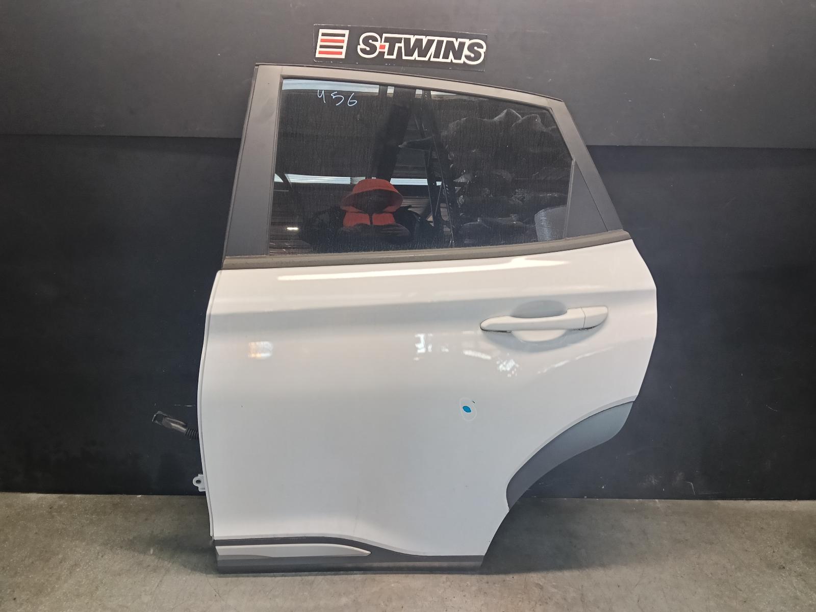 2019 HYUNDAI KONA LEFT REAR DOOR SLIDING OS, 09/17-07/23 0000413993
