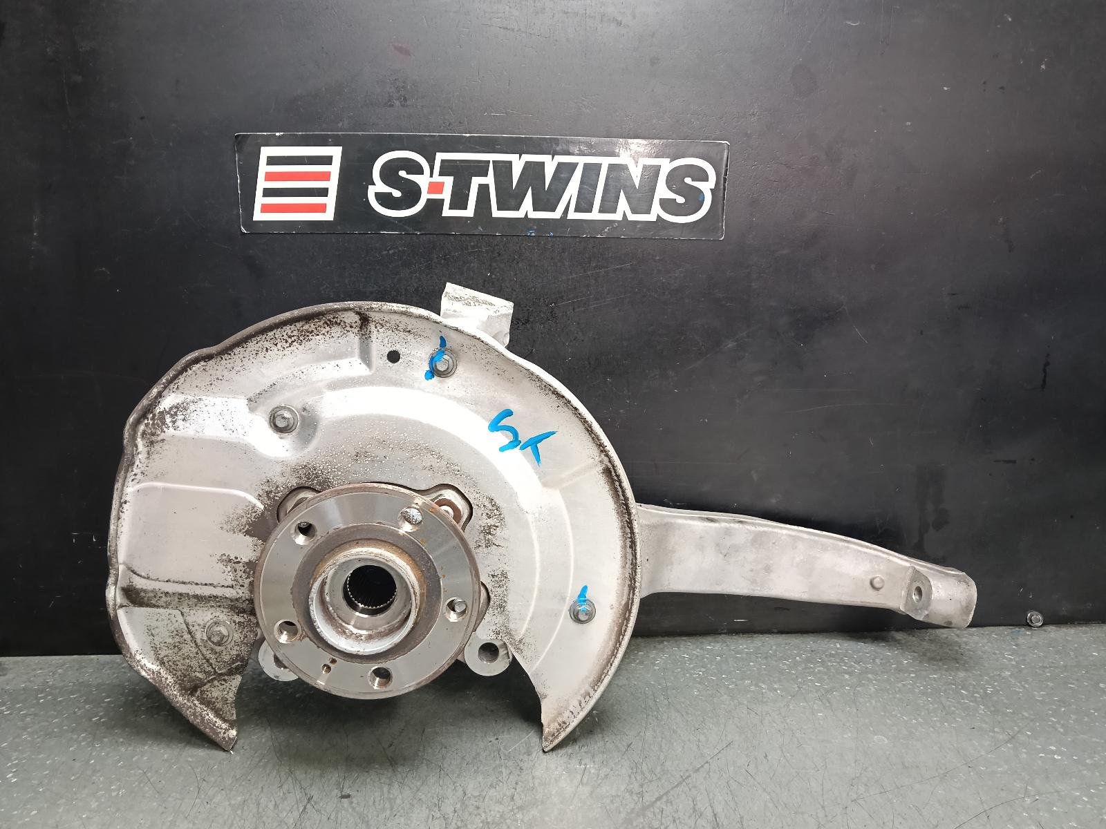 2018 VOLVO XC60 RIGHT FRONT HUB ASSEMBLY GEN 2, 05/17- 0000393621