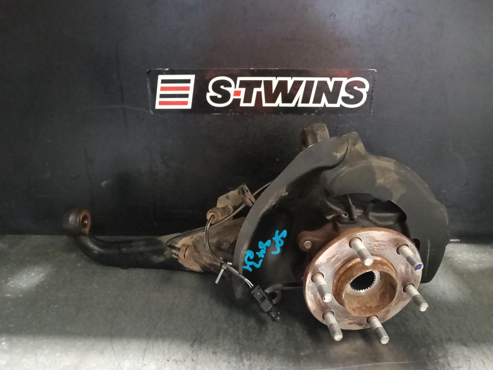 2017 NISSAN NAVARA RIGHT FRONT HUB ASSEMBLY NP300, EARLY TYPE, 4WD, 04/15-01/18 0000413272