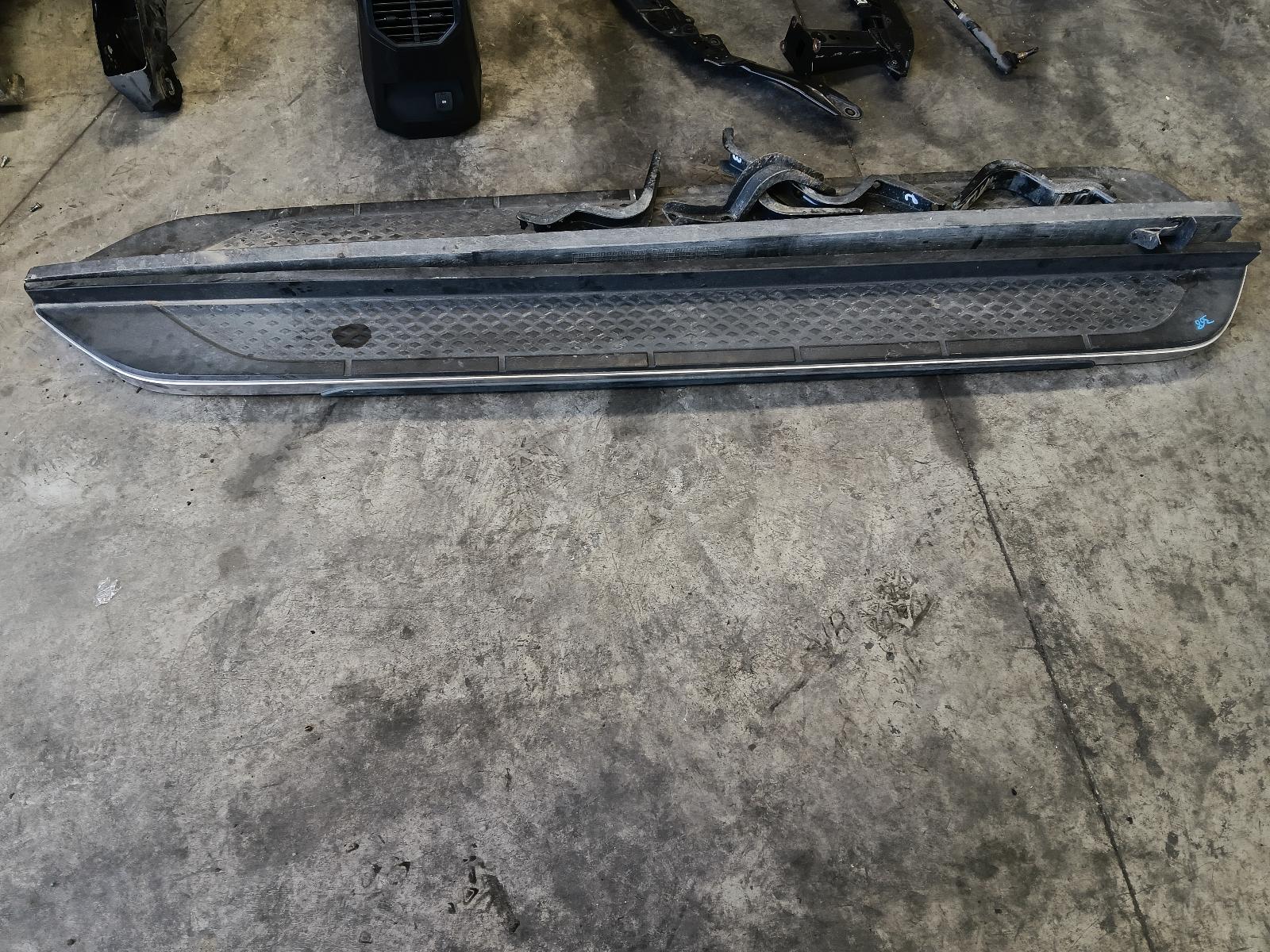 2024 VOLKSWAGEN AMAROK SIDE STEP SKIRT NF, STEP ASSY (LH & RH SIDE), W/ CHROME INSERTS TYPE, 12/22- 0000417032
