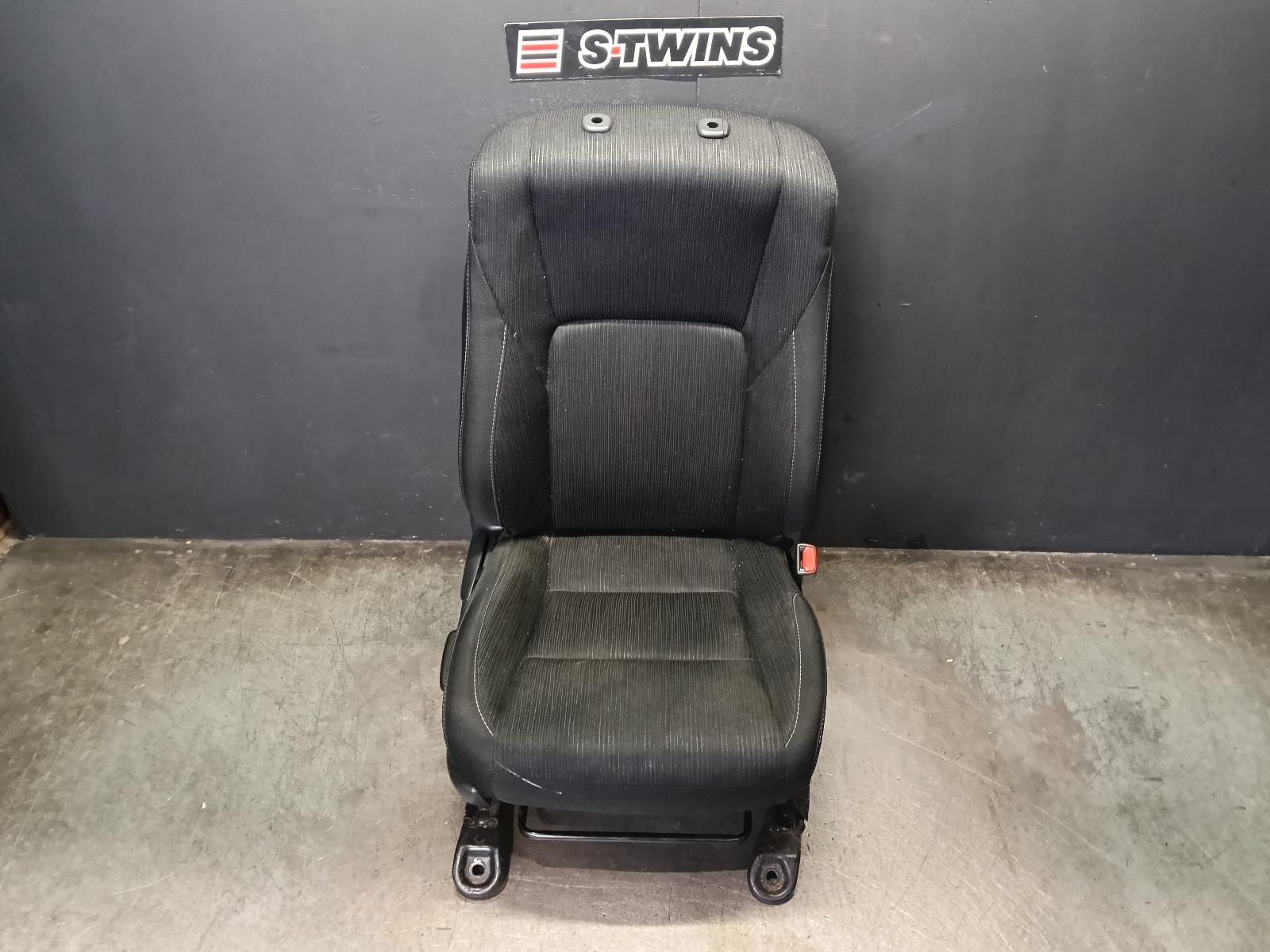 2019 TOYOTA HILUX FRONT SEAT DUAL CAB, SR, RH FRONT, CLOTH, BLACK, 06/15-05/19 0000417451
