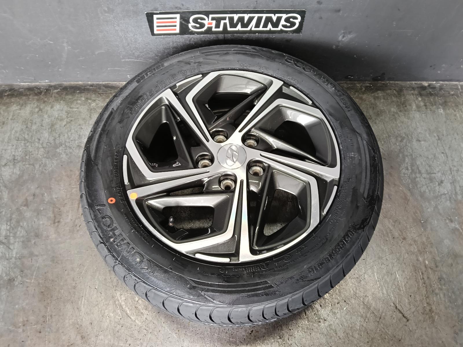 NEW 2020 HYUNDAI I30 WHEEL MAG PD, FACTORY, 16X6.5IN, 5 V SPOKE, BI-COLOUR, HATCH (S. KOREA VIN KMHH), 08/20-12/23 0000417511